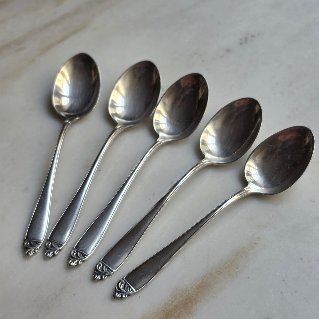 5er-Set Vintage Teelöffel / Kaffeelöffel mit elegantem Relief-Dekor