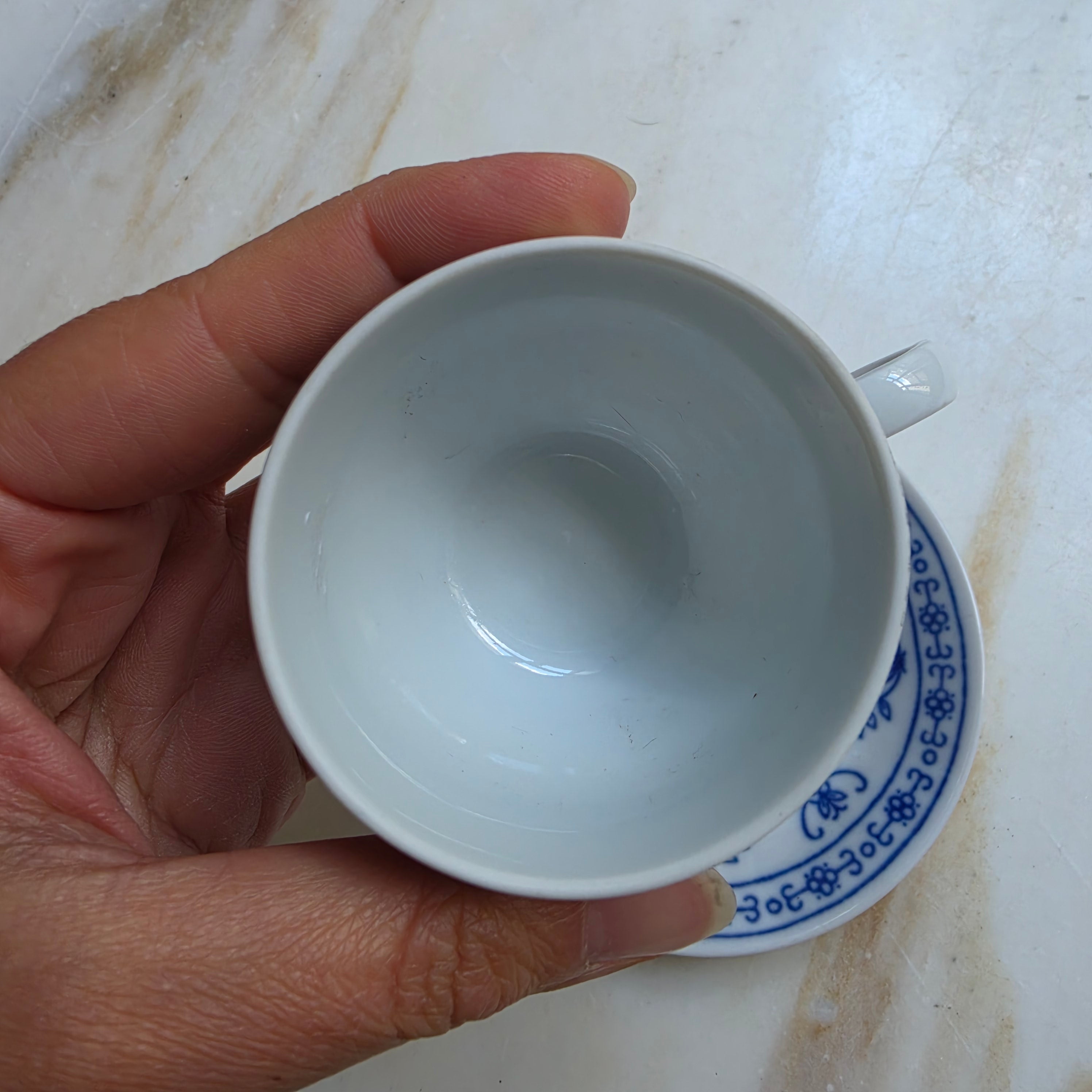 1x Kahla GDR Zwiebelmuster Kobaltunterglasur Mokkatasse mit Untertassen Vintage blau weiß