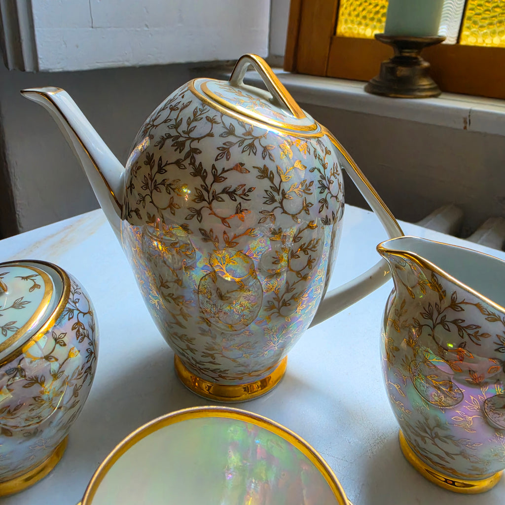 Vintage Porzellan-Mokkaservice / Kaffeeservice mit Perlmutt-Lüster & Golddekor | HHR Reichenbach, Mid-Century