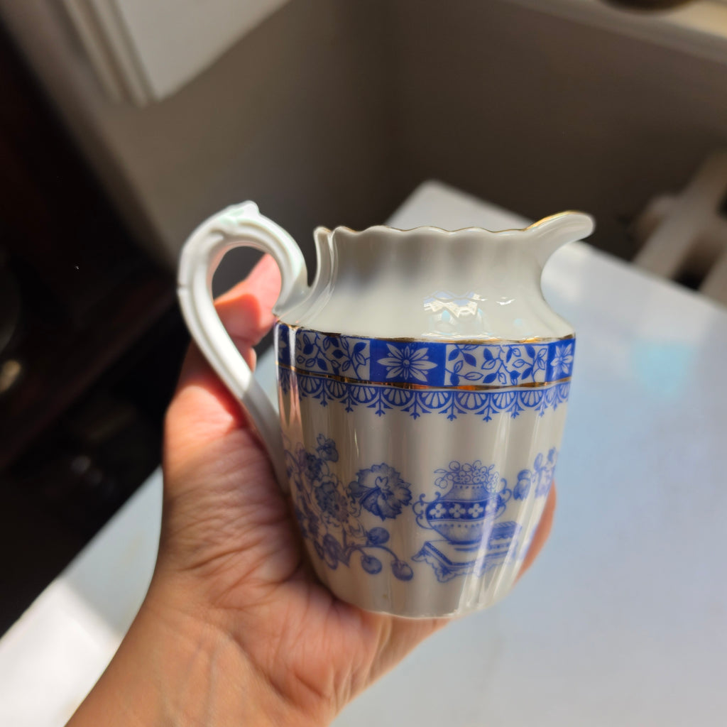 Vintage Porzellan-Milchkännchen „Blau China“ mit Goldrand & Blauem Dekor