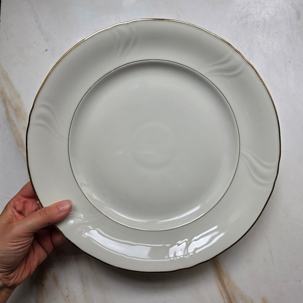 Großer antiker Porzellan-Servierteller - Elfenbeinfarben mit edlem Goldrand - Elegante Torten- & Gebäckplatte