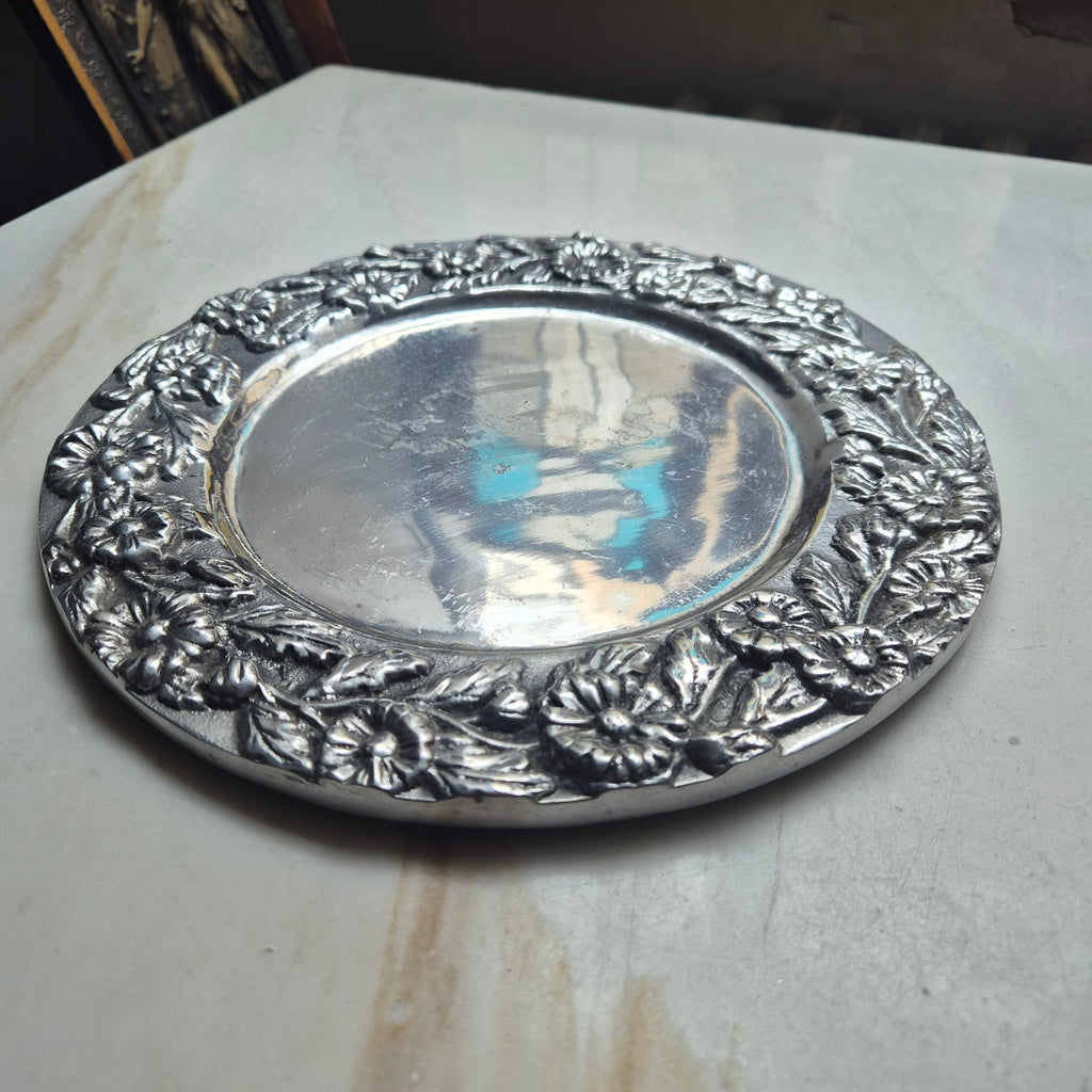 Vintage Metall Platte - Kerzenplatte - mit Blumereliefrand