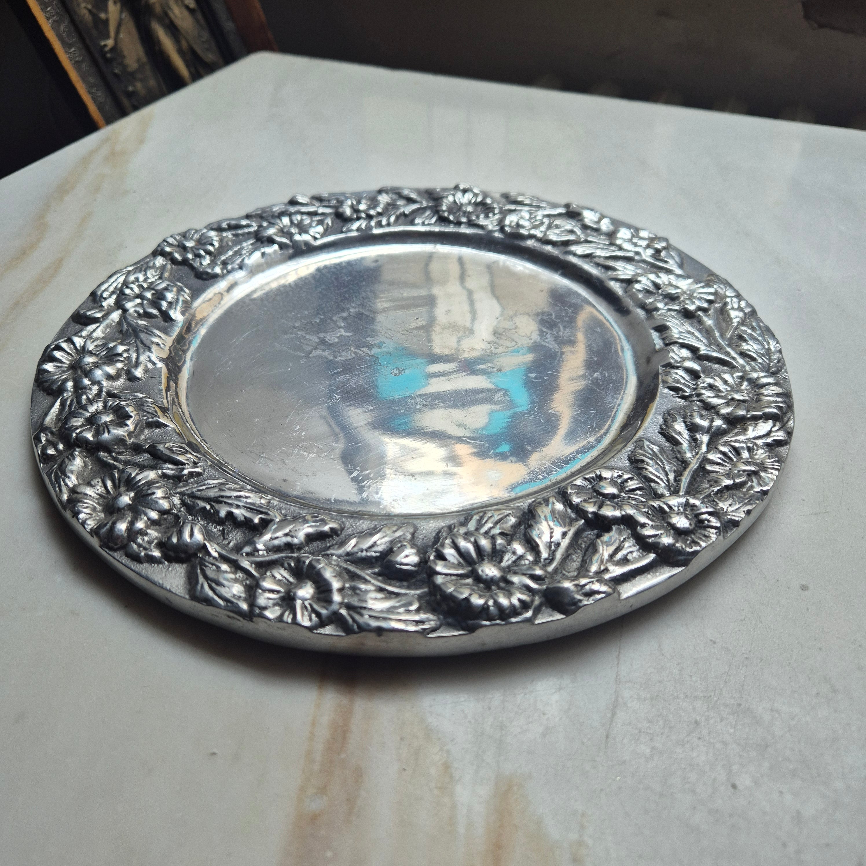 Vintage Metall Platte - Kerzenplatte - mit Blumereliefrand