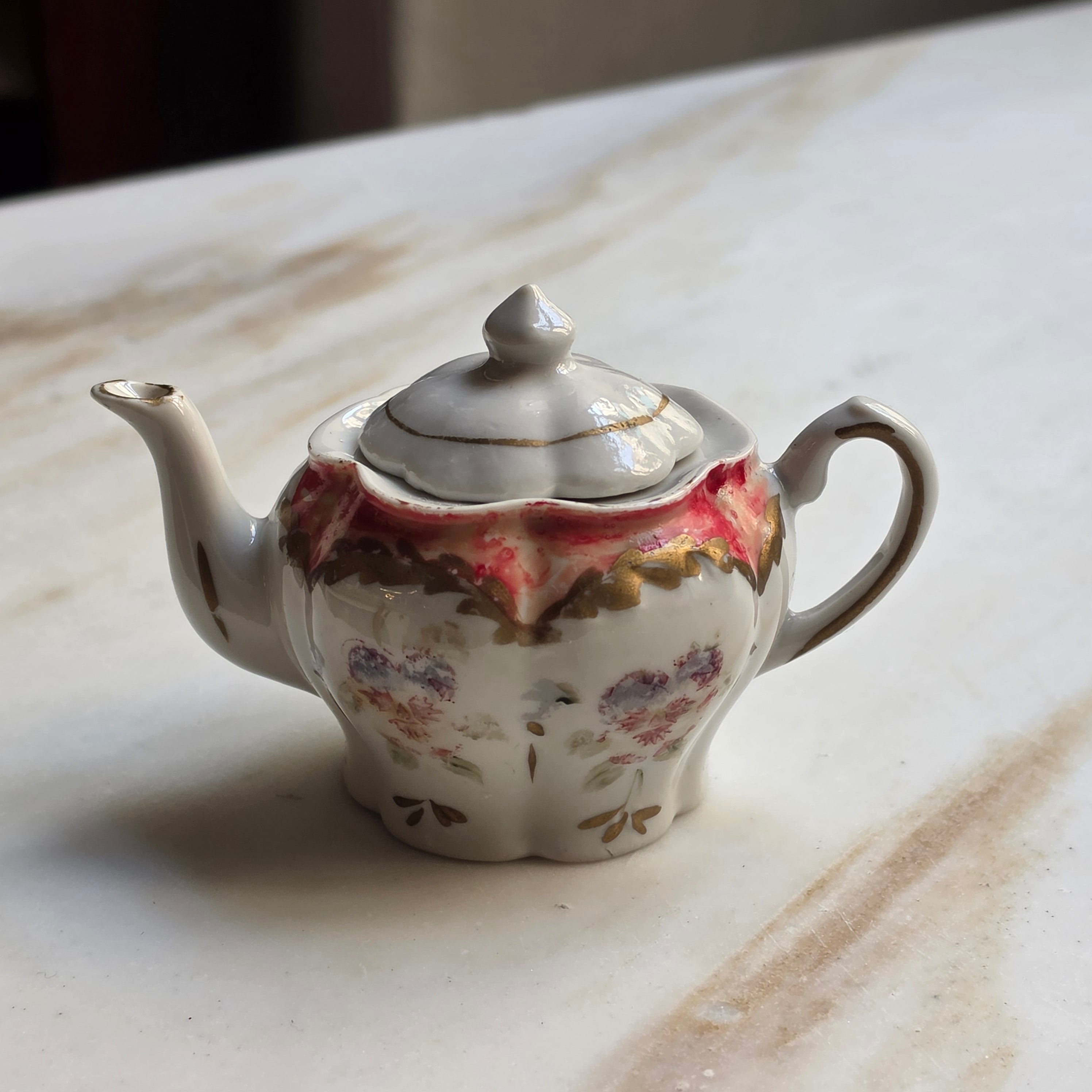 Vintage Miniatur Porzellan-Teekanne - Florales Puppengeschirr mit Golddekor