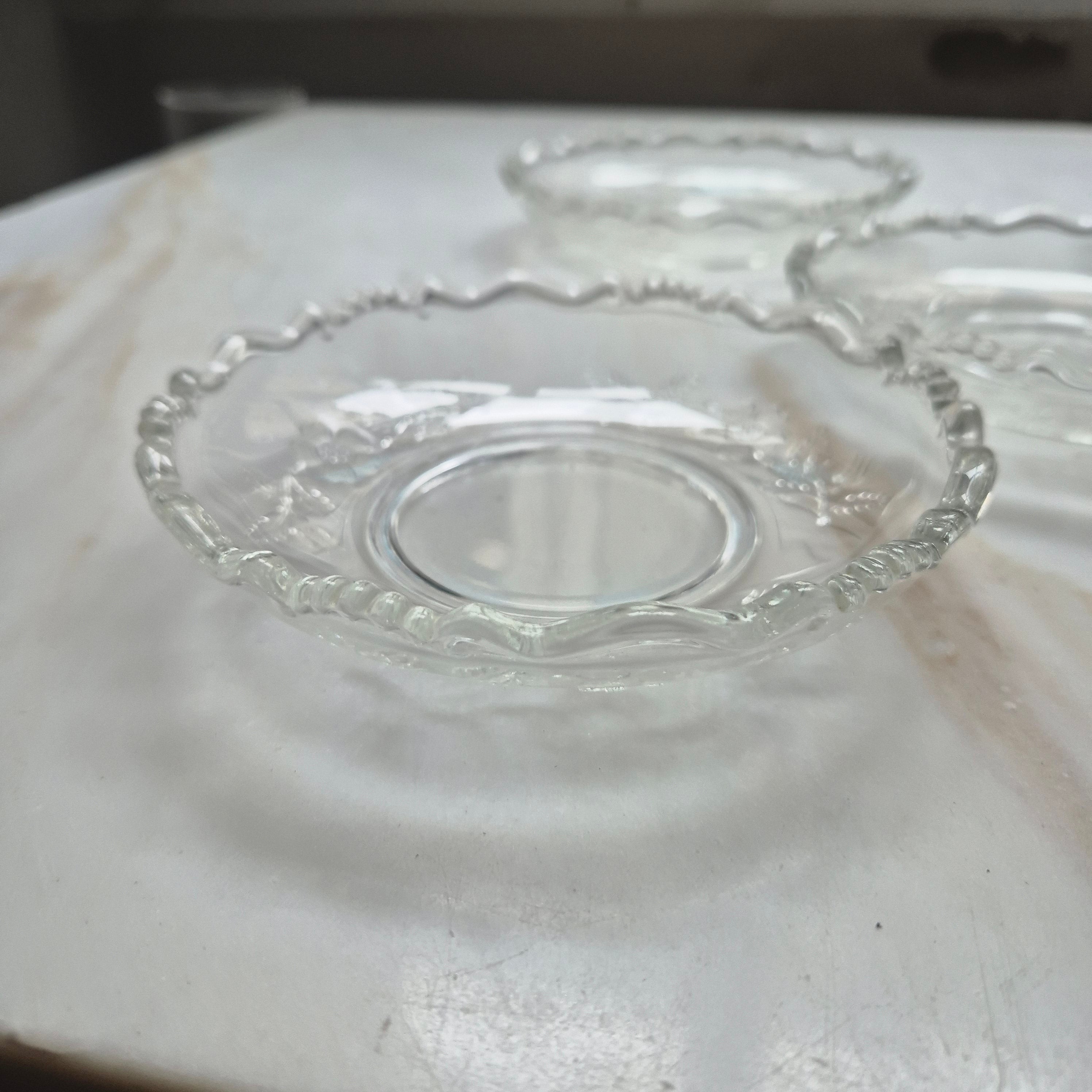 5x Vintage Glas oder Bleikristall Schalen Kuchen Teller Blumenmuster