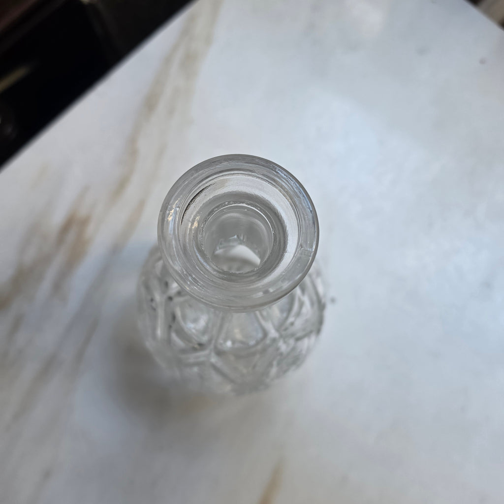 Edle Vintage Kristallkaraffe mit Schliffmuster – Elegant geschnittene Glaskaraffe mit Passstopfen