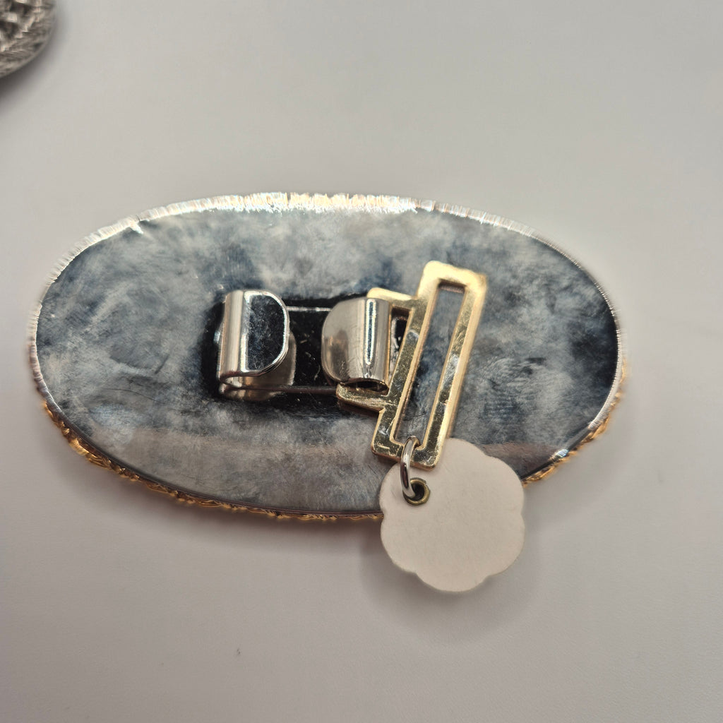 Massive Schmuck-Gürtelschnalle mit Cabochons & Kordel-Verzierung