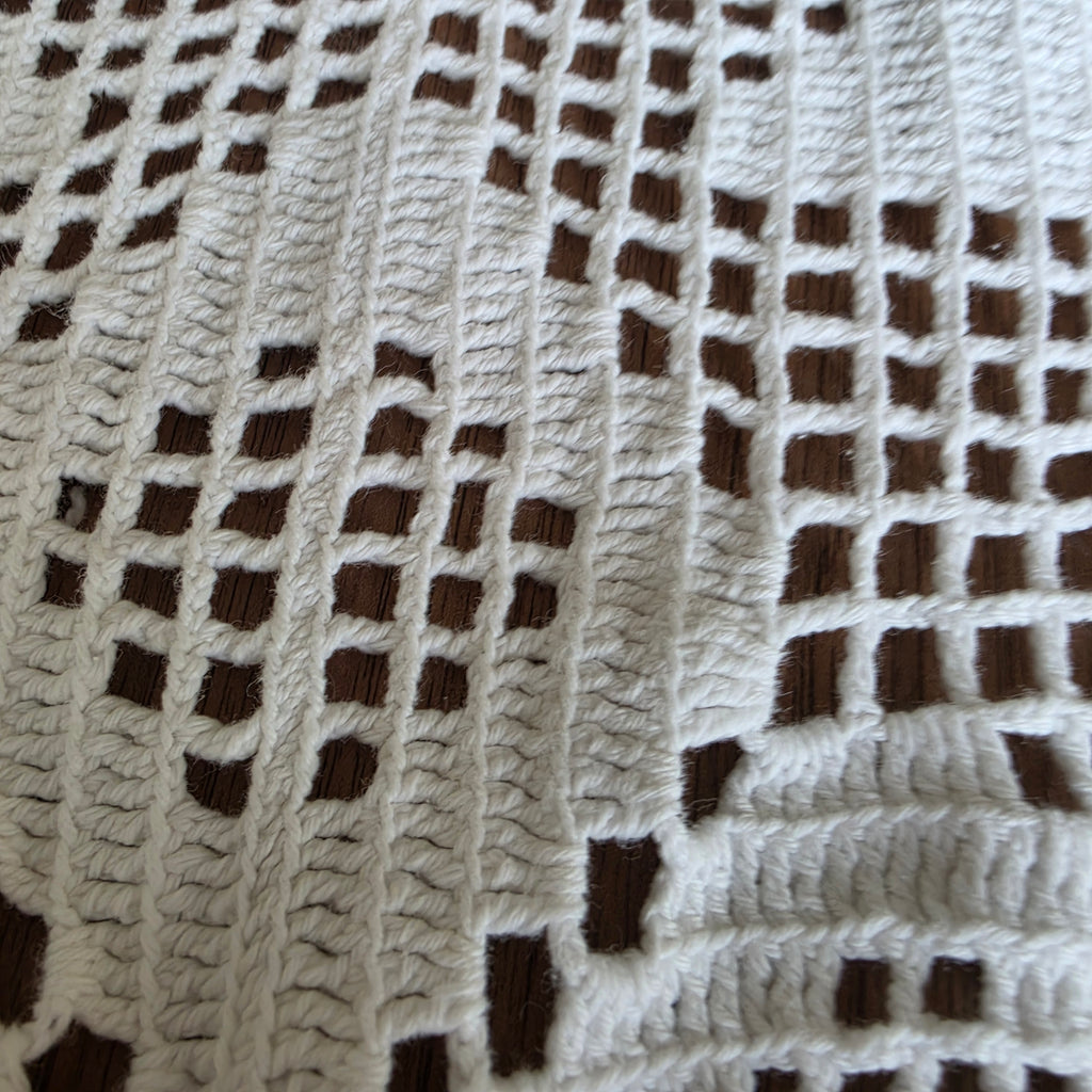 Große Vintage Häkeldecke Weiß - Handgearbeitete Filethäkel-Tischdecke Boho-Chic 235x250cm