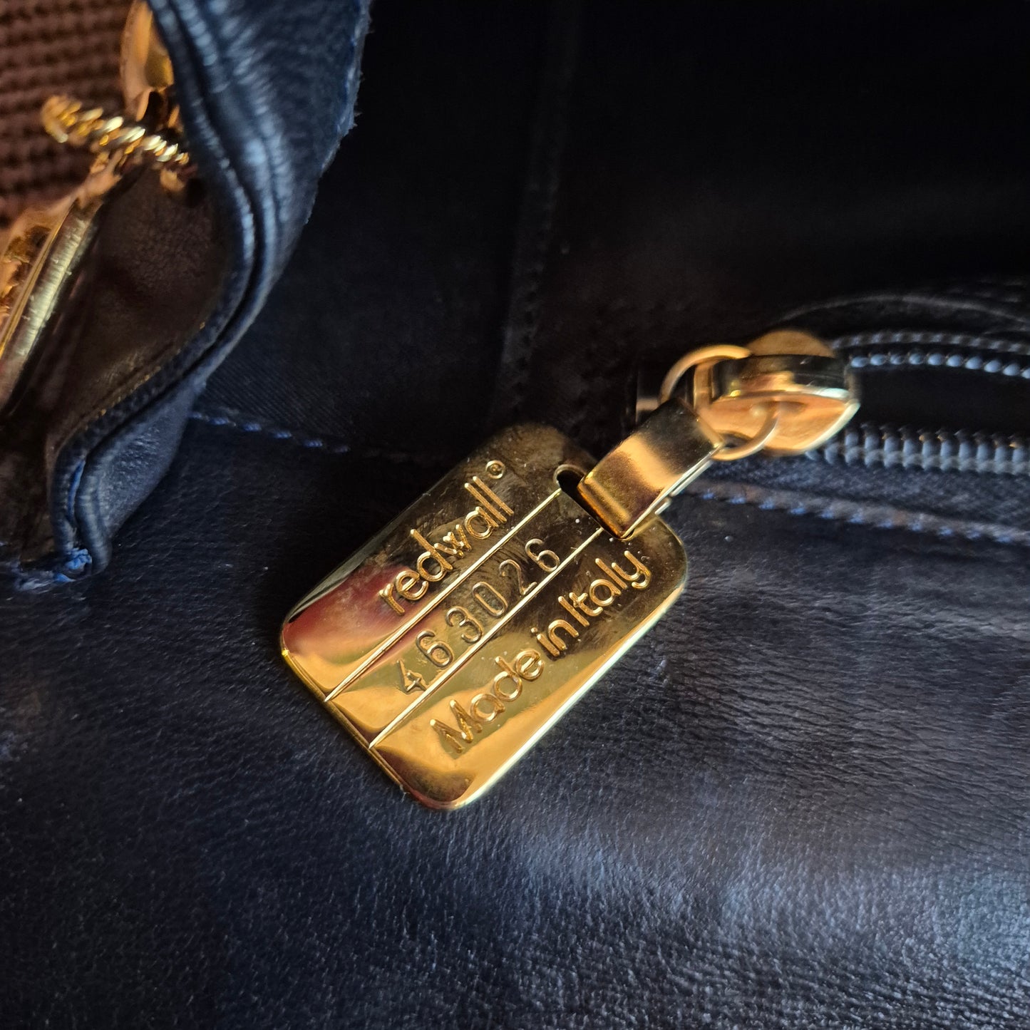 Vintage Moschino schwarze Schultertasche mit Herz 90er Jahre