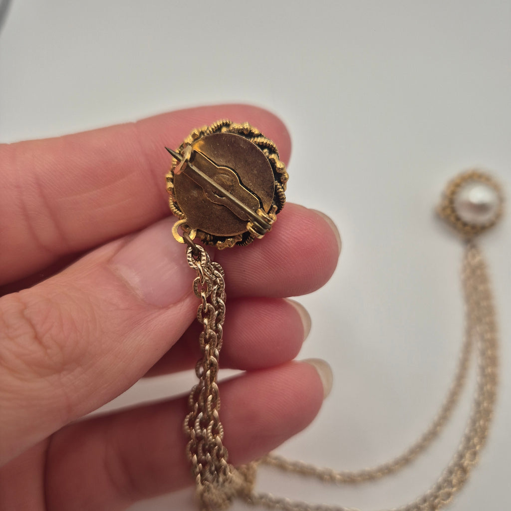 Elegante Vintage Kettenbrosche – Zeitloser Perlen-Chic für jeden Anlass