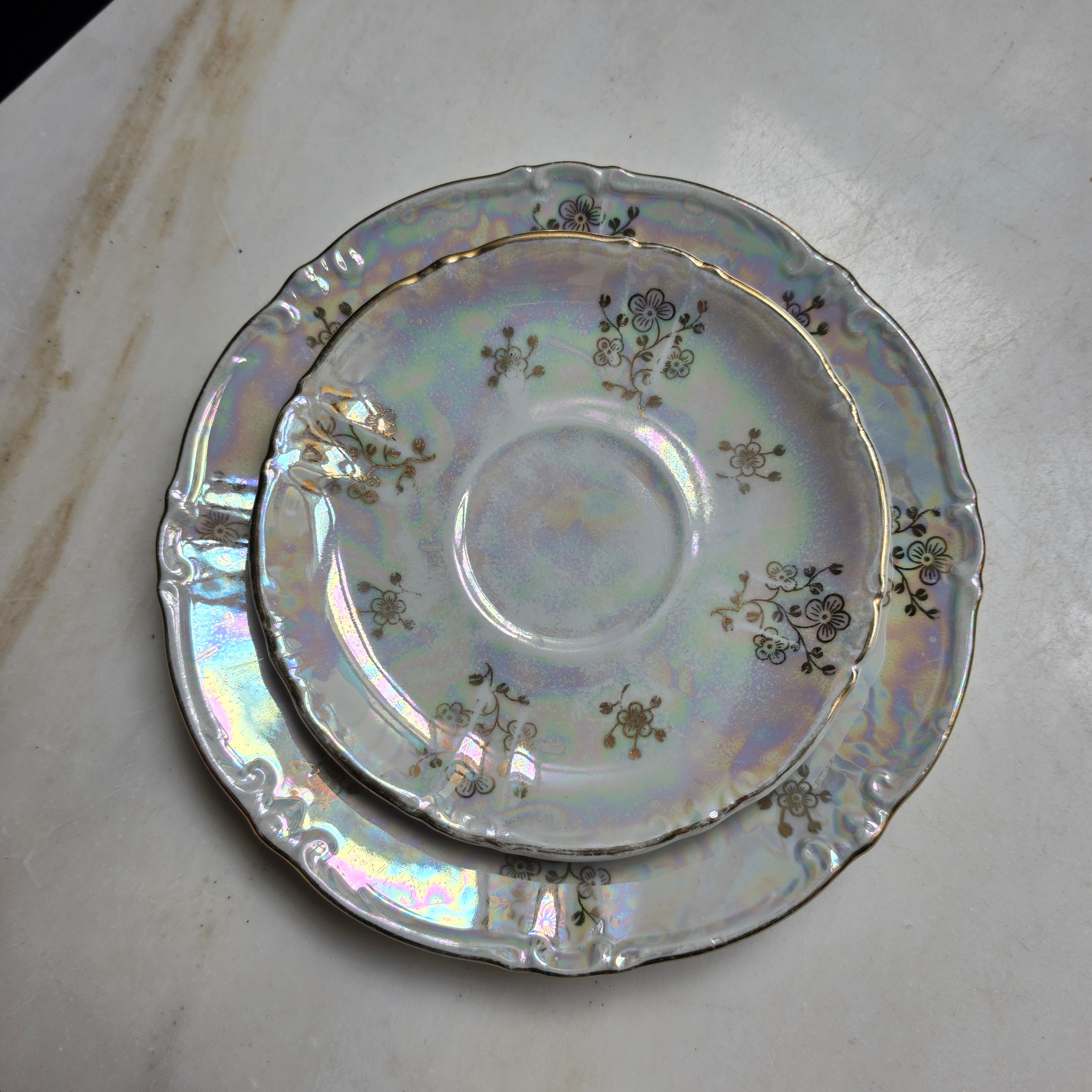 Vintage Kahla Porzellan Sammeltasse mit Lüsterglasur & Golddekor - 3-teiliges Gedeck Made in GDR