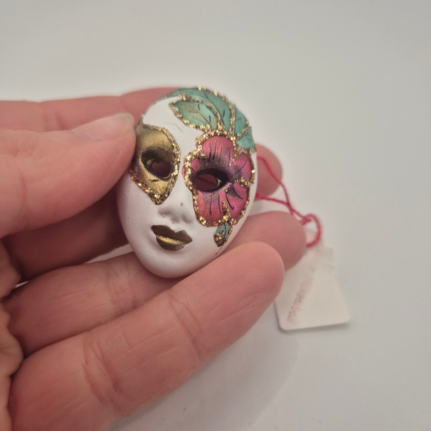 Wunderschöne venezianische Masken-Brosche | Handgemacht | Keramik Unikat