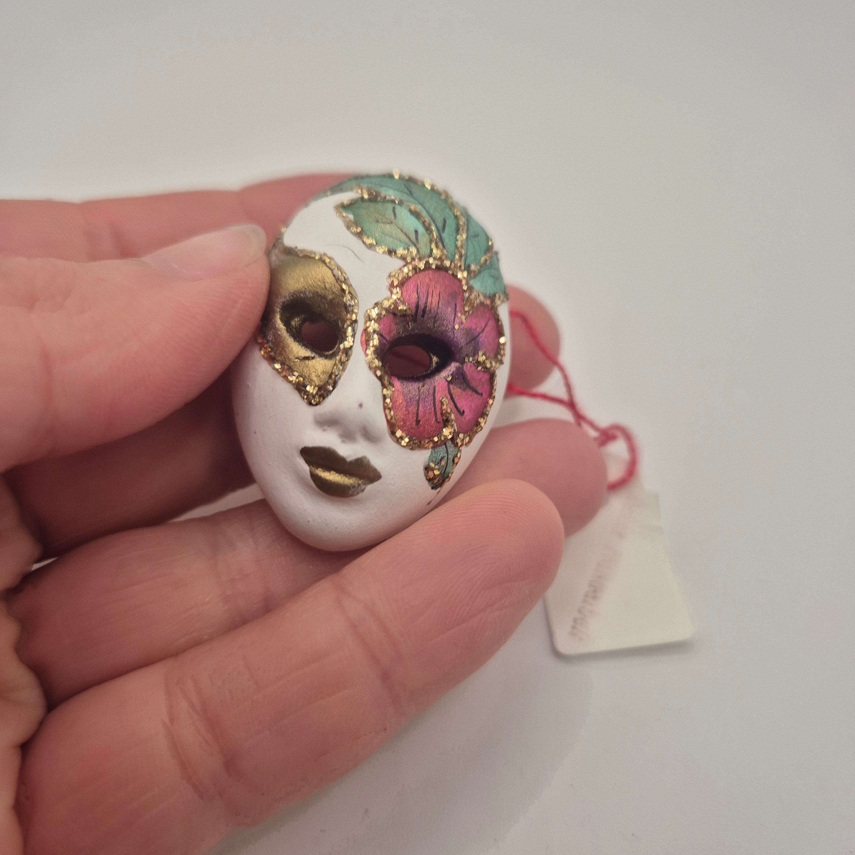 Wunderschöne venezianische Masken-Brosche | Handgemacht | Keramik Unikat