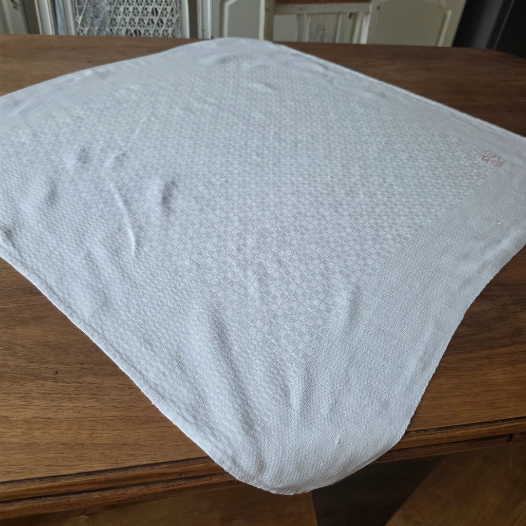 Antike Jugendstil-Mitteldecke - Serviette mit handgesticktem Monogramm M.T. – um 1900 - 69x69cm