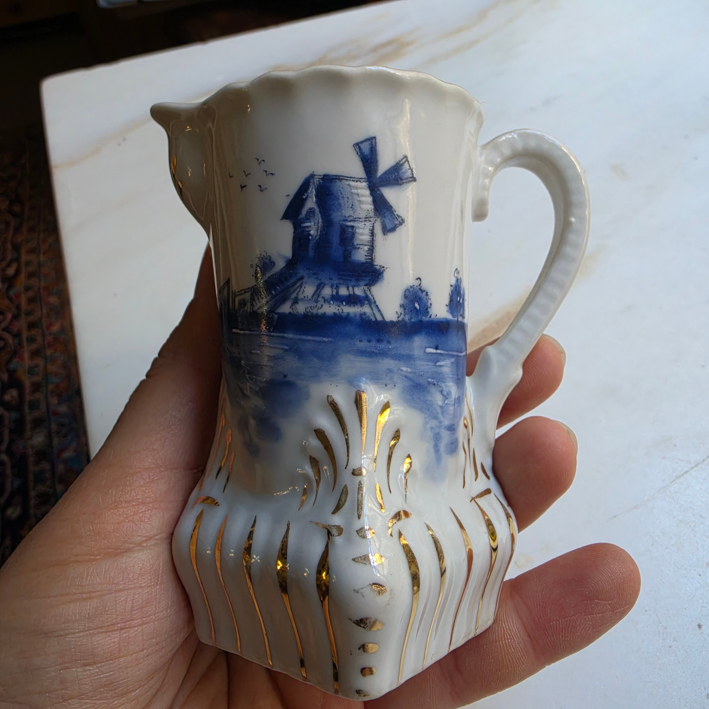 Sehr altes handbemaltes Milchkännchen Milchkanne Porzellan Weiß/Blau Holland Mühlen