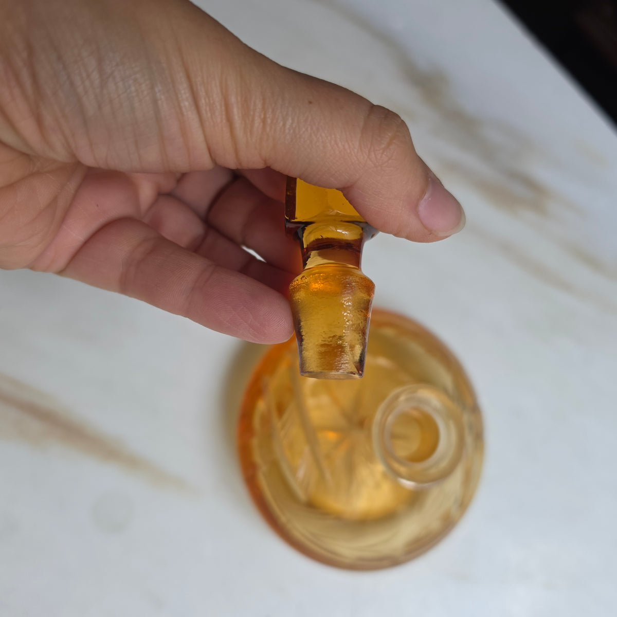 Vintage Parfumflakon aus Bernstein-Kristallglas – Handgeschliffen mit Stöpsel