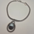 Statement Vintage-Collier – Altsilber-Optik mit dunkler Perle