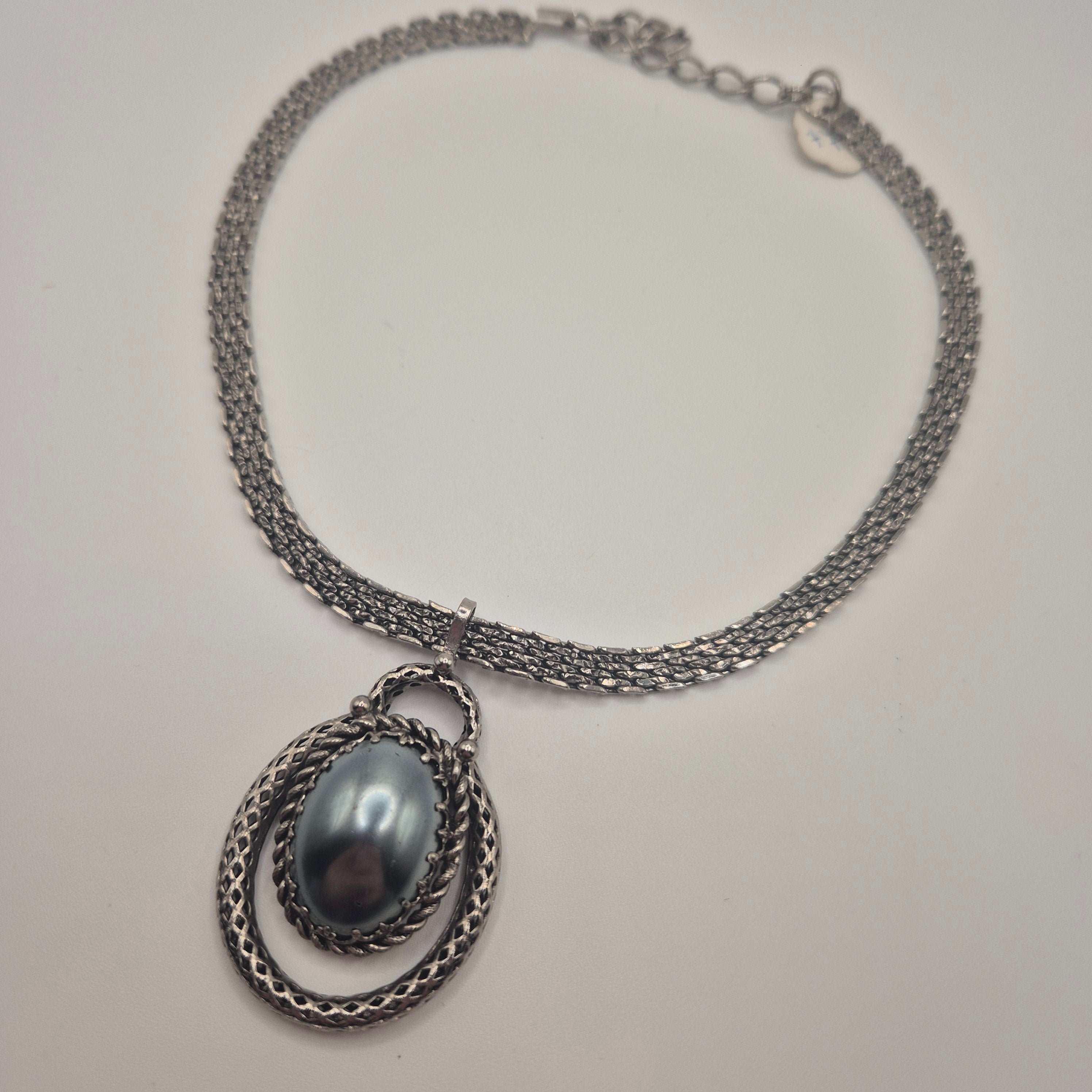 Statement Vintage-Collier – Altsilber-Optik mit dunkler Perle