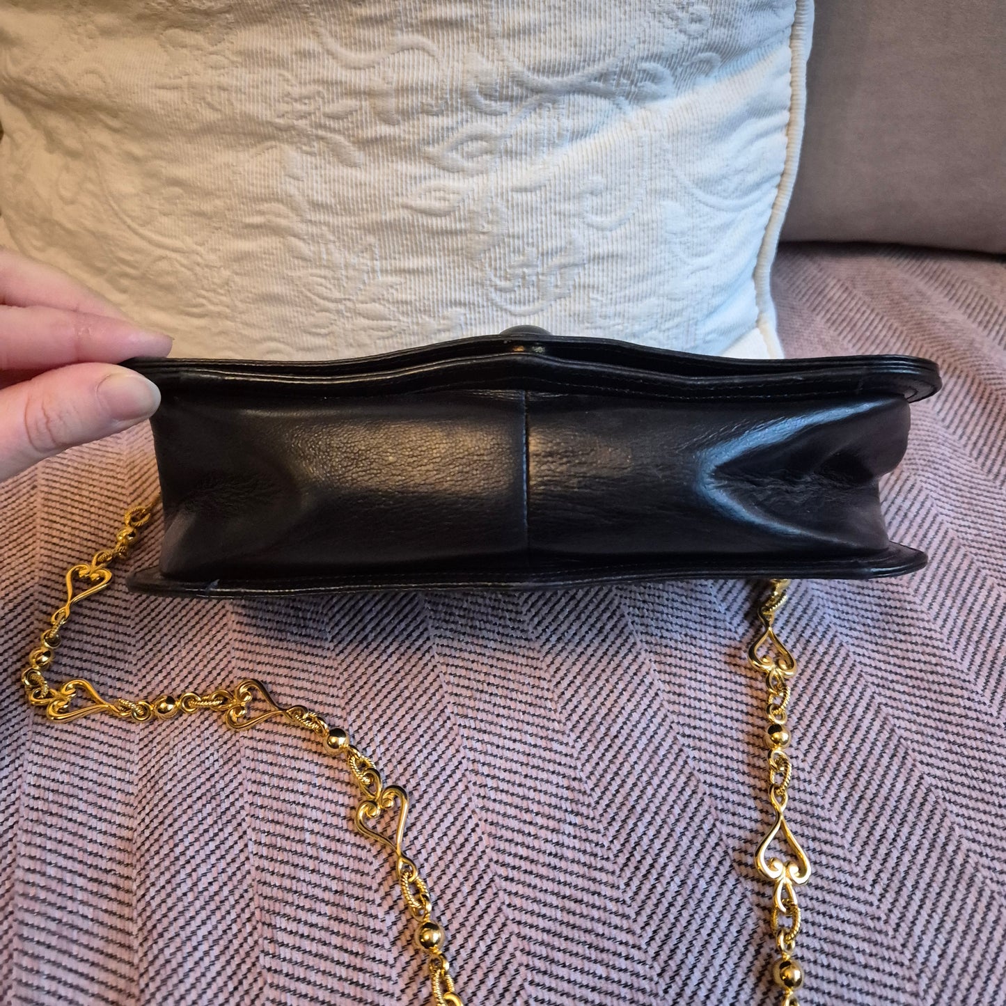 Vintage Moschino schwarze Schultertasche mit Herz 90er Jahre