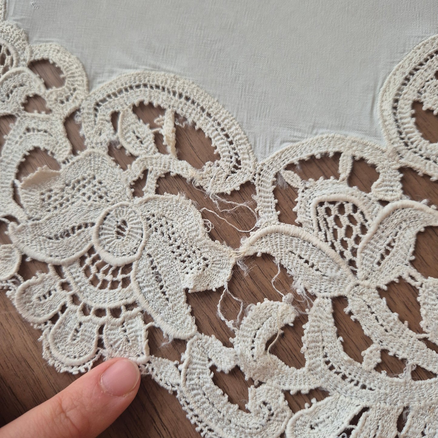 Antikes viktorianisches Zierdeckchen creme gehäkelt geklöppelt 42x80cm oval