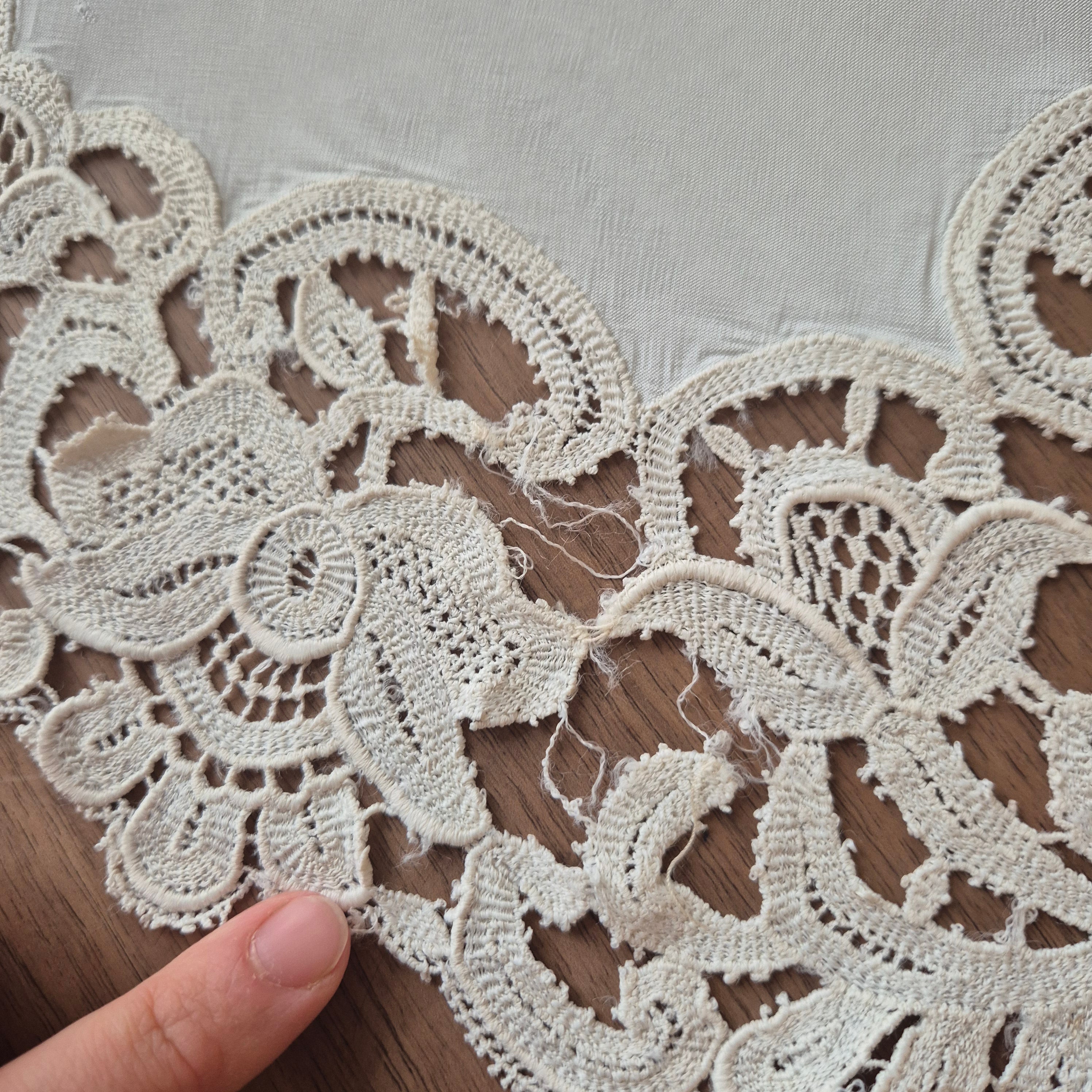 Antikes viktorianisches Zierdeckchen creme gehäkelt geklöppelt 42x80cm oval