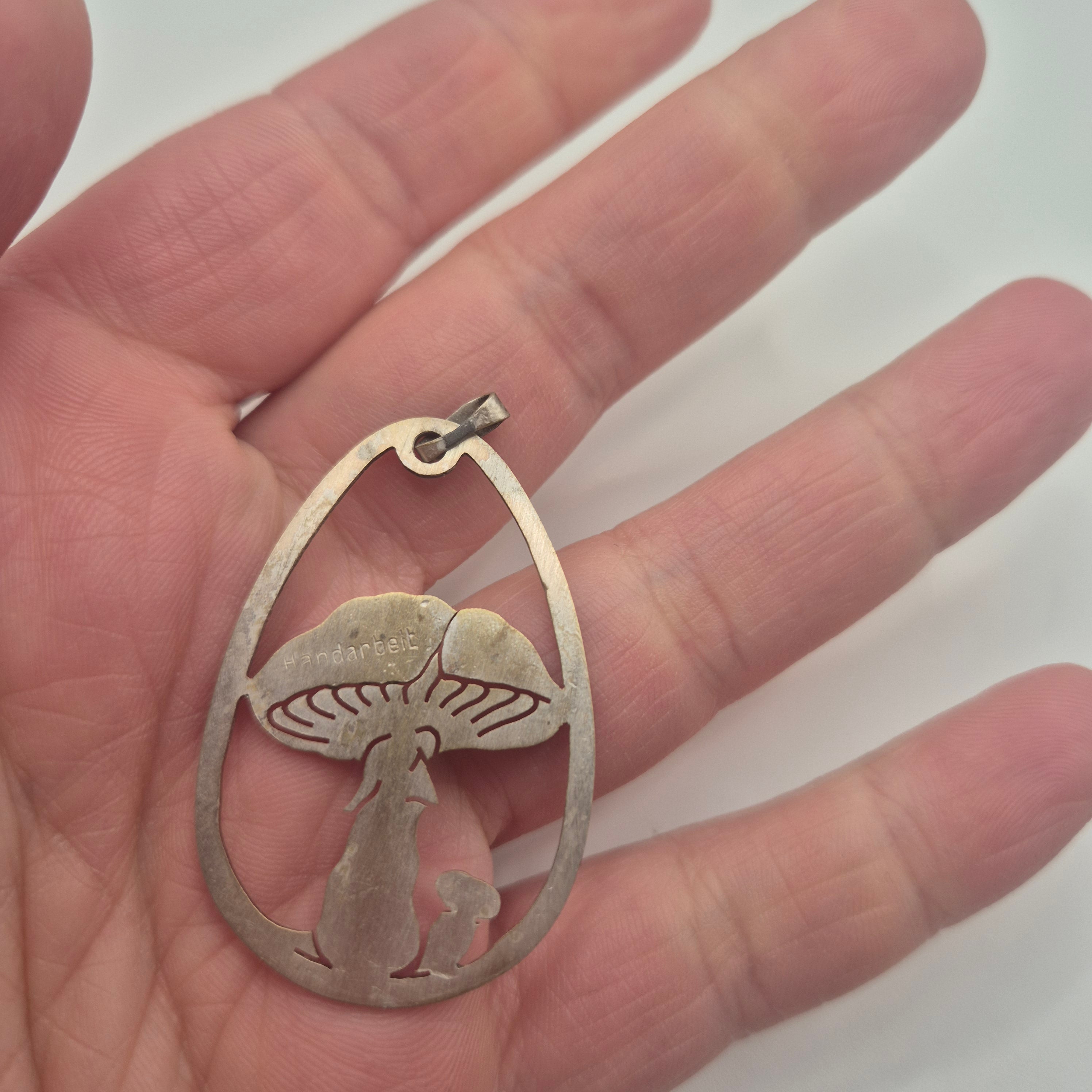 Handgemachter Vintage Pilz-Anhänger – Cut-Out Design🍄