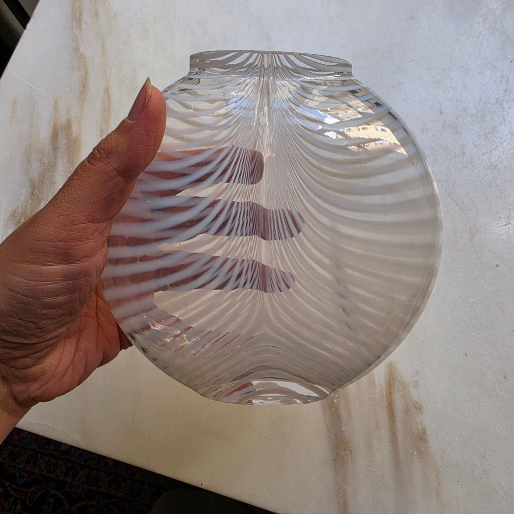 Vintage Kunstvase transparent mit weißen Streifen - Glaskunst