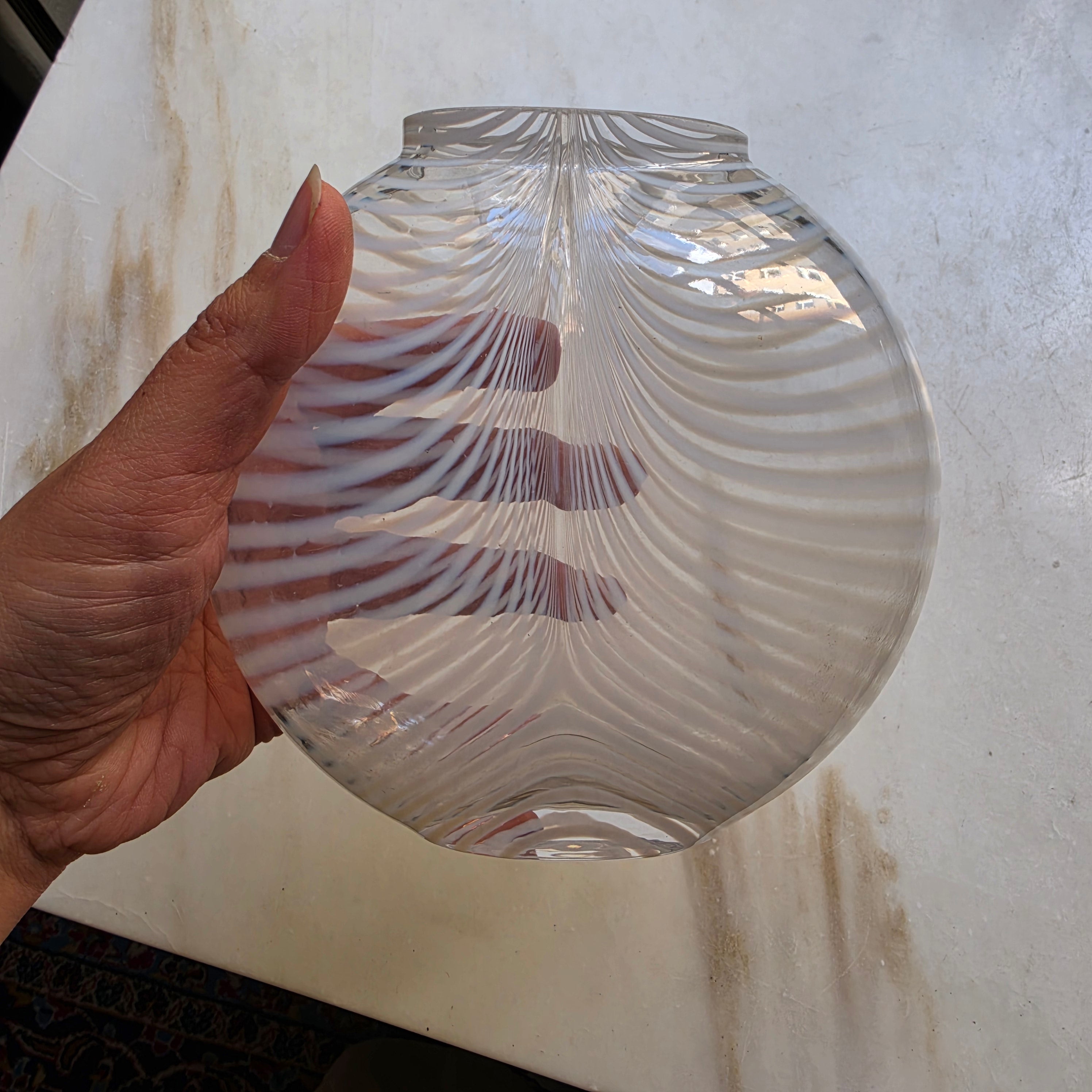 Vintage Kunstvase transparent mit weißen Streifen - Glaskunst