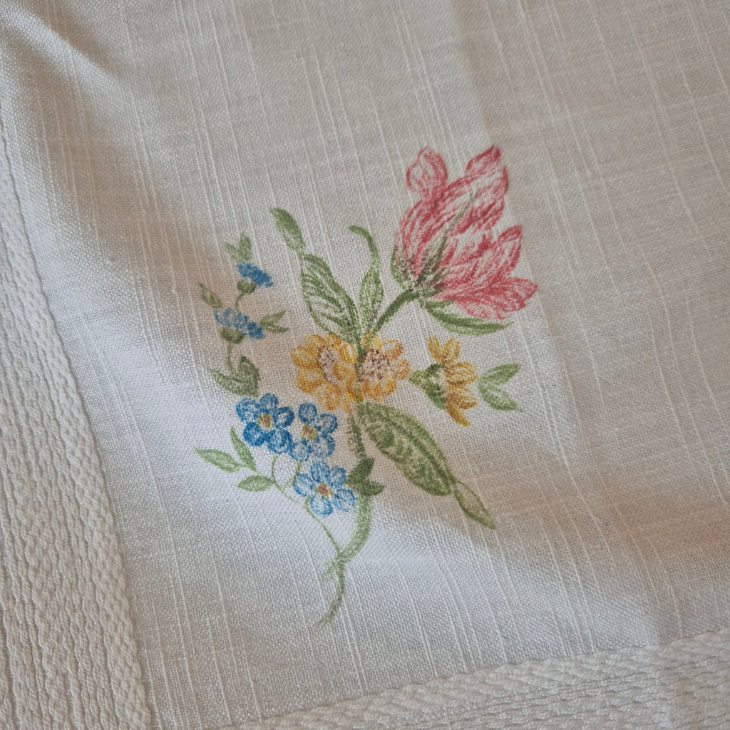 Vintage Baumwolle Tischdecke von 1982 weiß mit Blumendruck  126x126cm