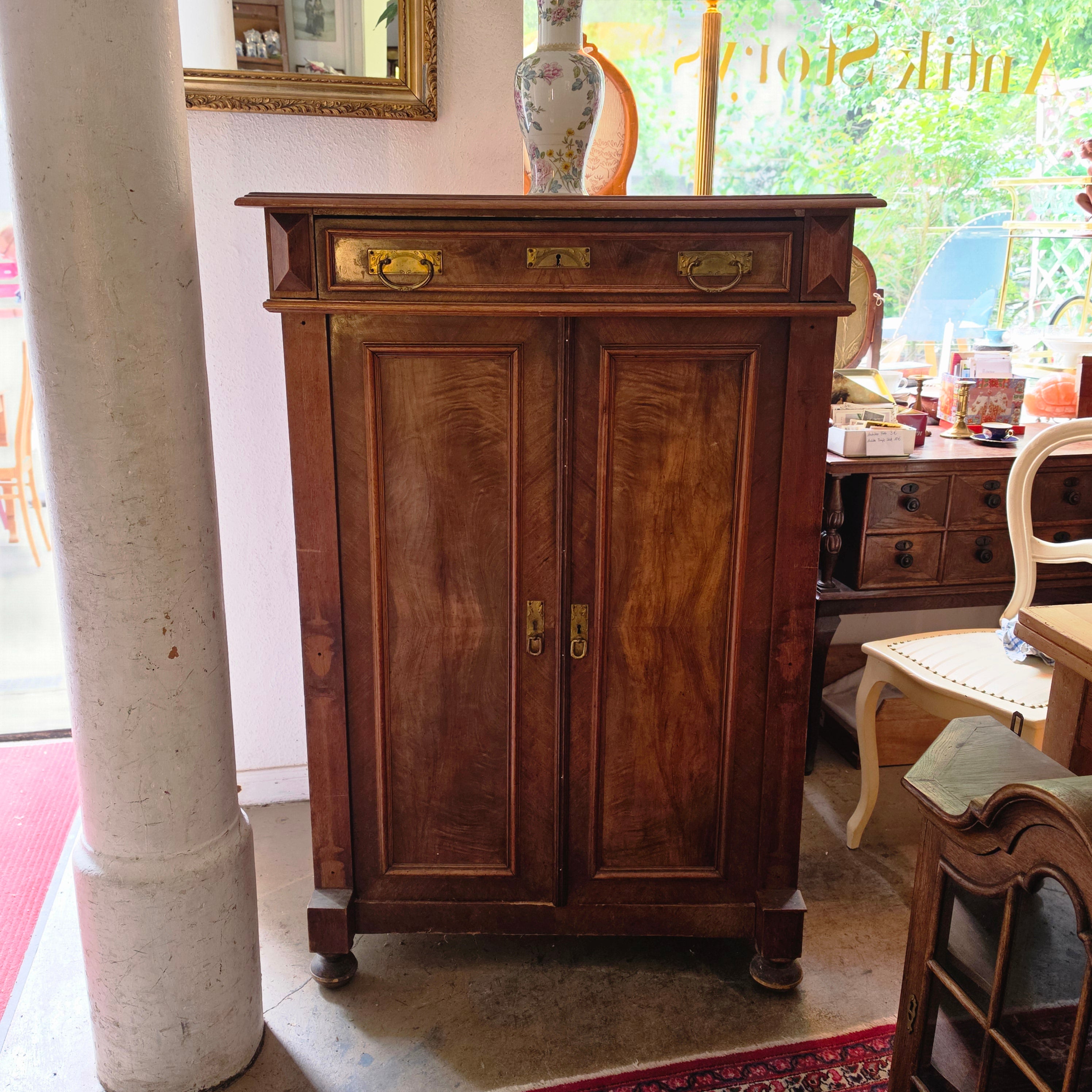 Antikes Gründerzeit-Vertiko um 1890 – Authentisches Charakterstück aus Nussbaum