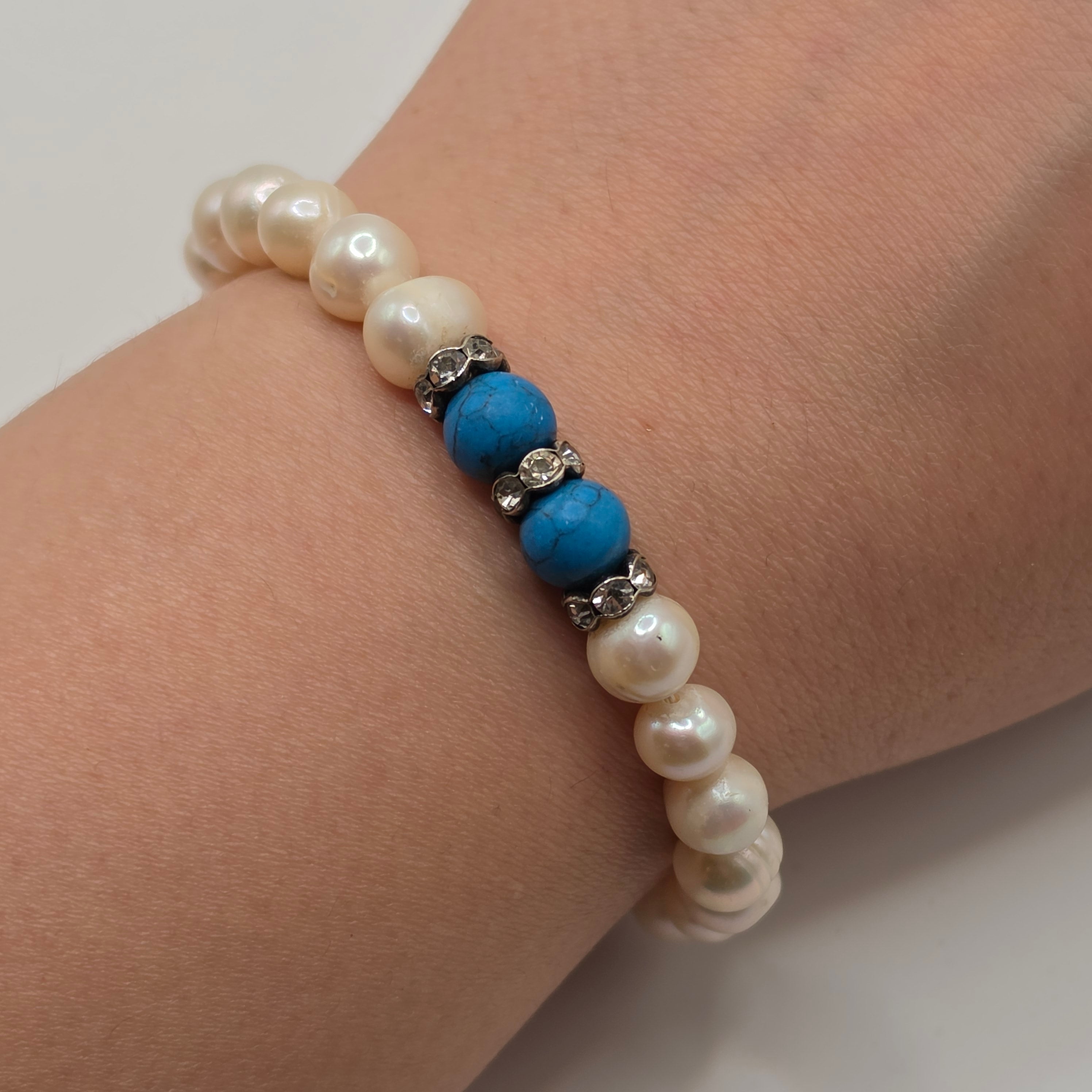 Elegantes Vintage echte Süßwasserperlen-Armband mit Türkis-Akzenten & Magnetverschluss