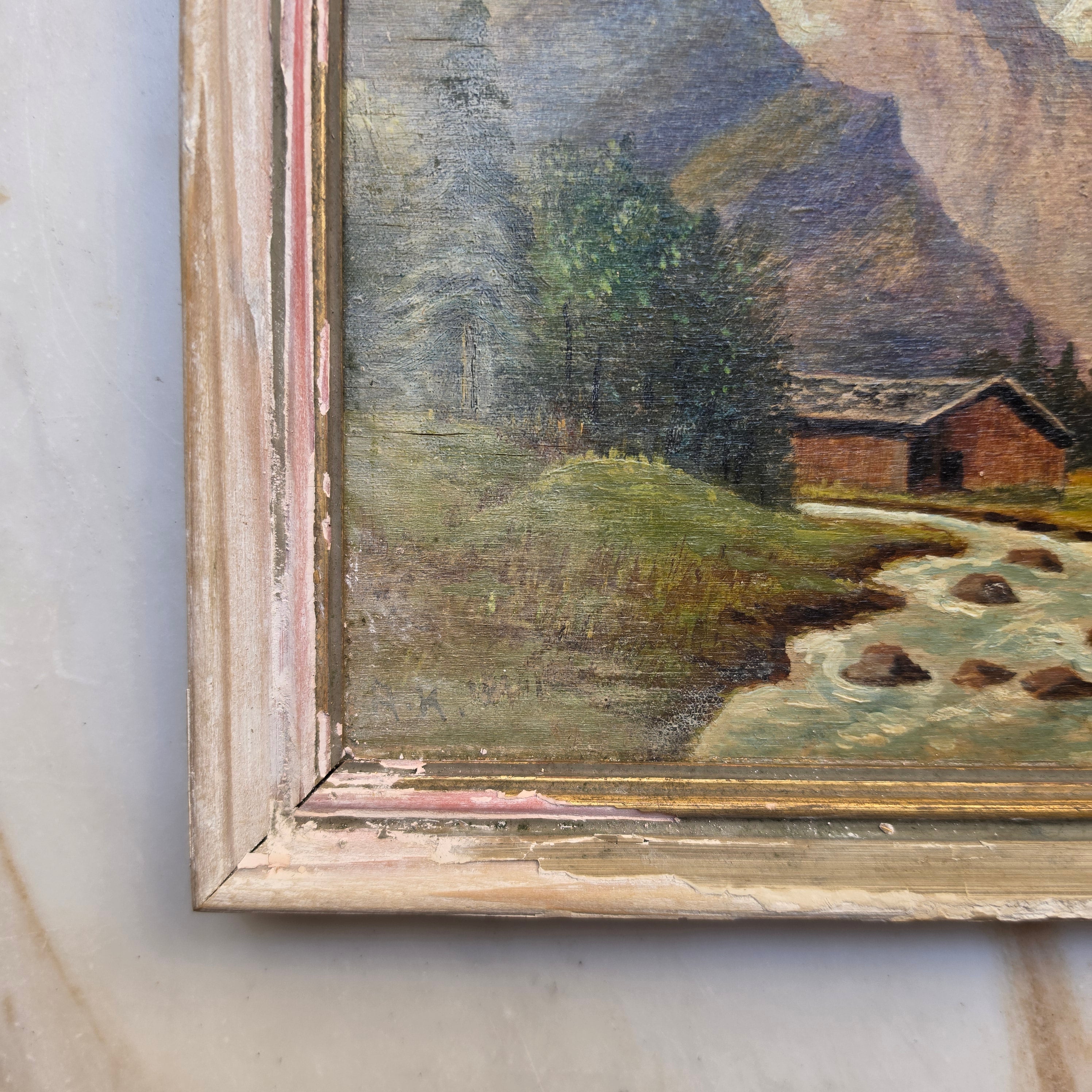Antikes Ölgemälde „Alpenlandschaft mit Bergdorf & Bachlauf“ im rustikalen Vintage-Holzrahmen