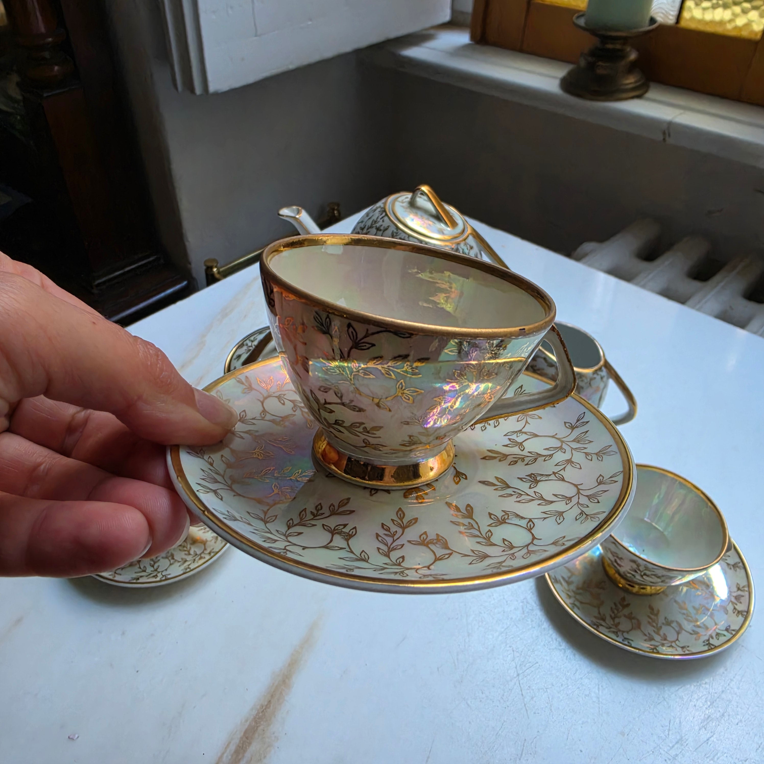 Vintage Porzellan-Mokkaservice / Kaffeeservice mit Perlmutt-Lüster & Golddekor | HHR Reichenbach, Mid-Century