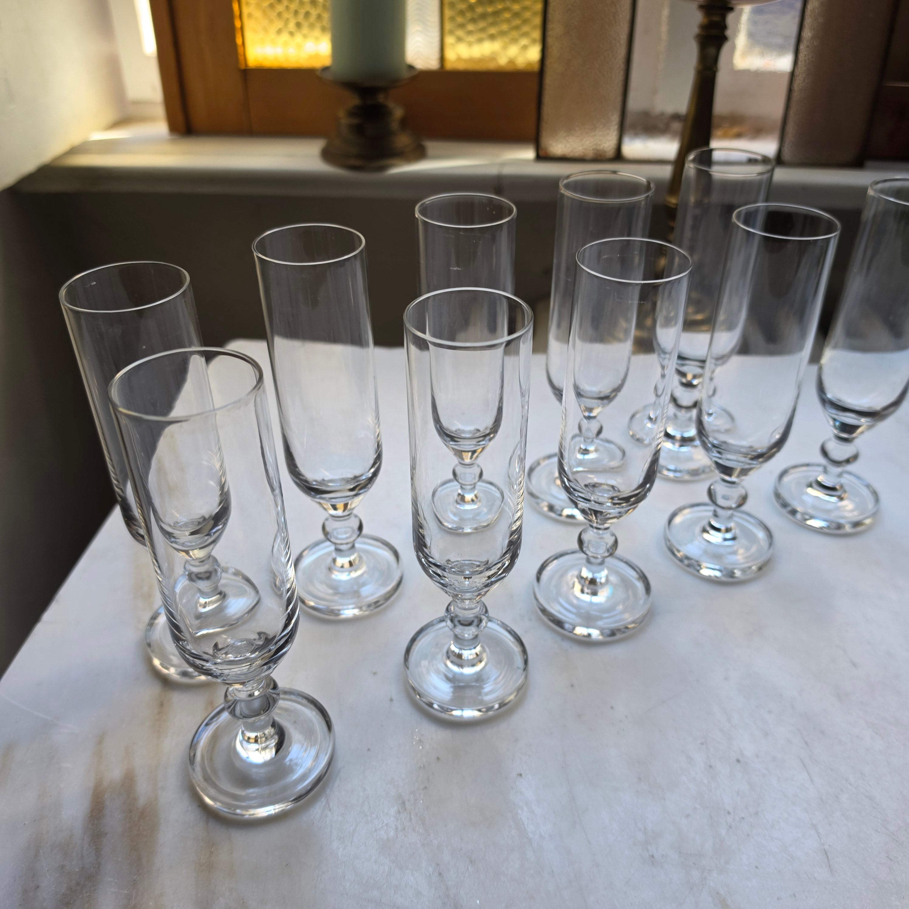 10er Set Vintage Sektflöten / Likörgläser mit Kugel-Nodus – Elegant & Zeitlos