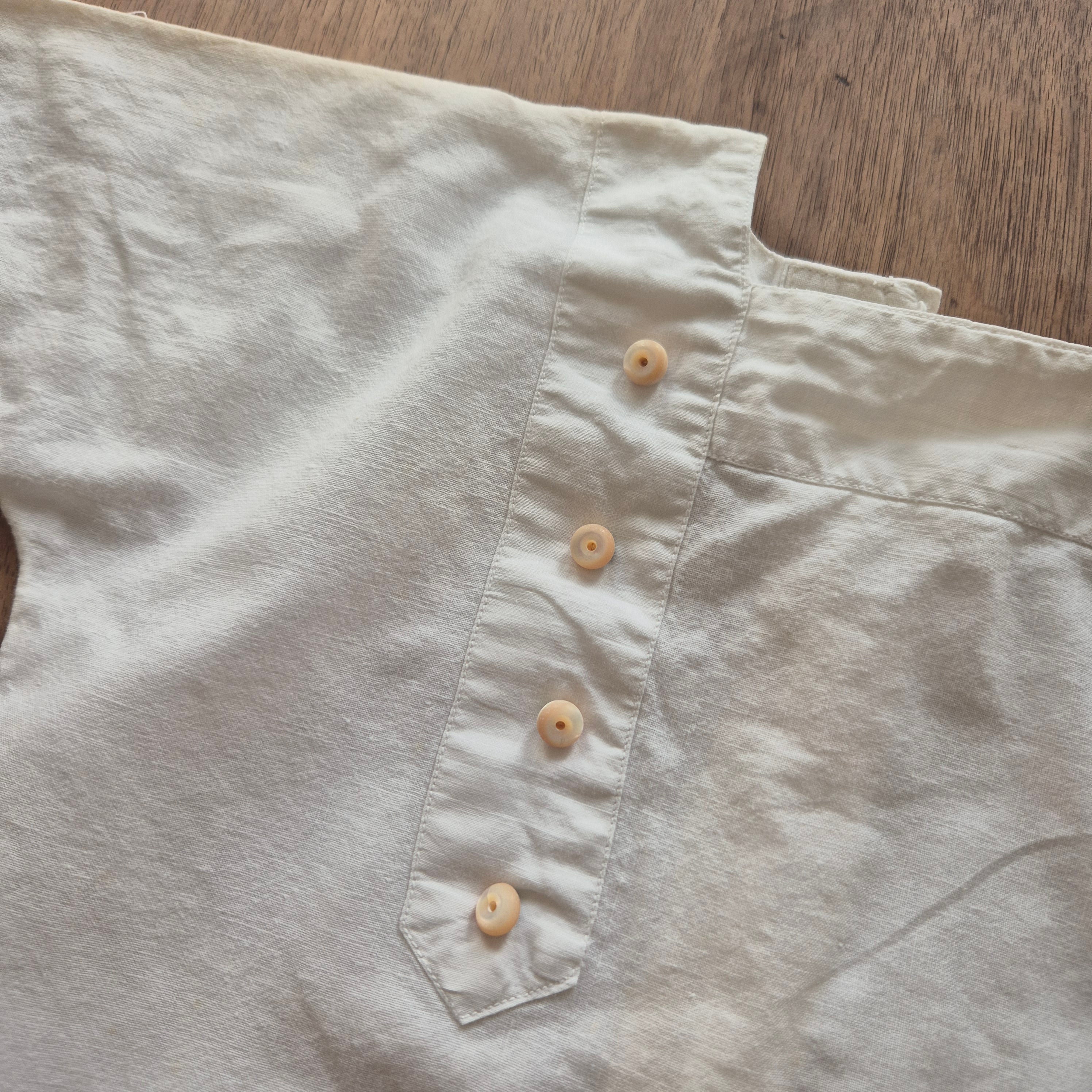 Vintage Leinen-Kittel - Fischerhemd für Kinder – Handgefertigtes Unikat mit Perlmuttknöpfen