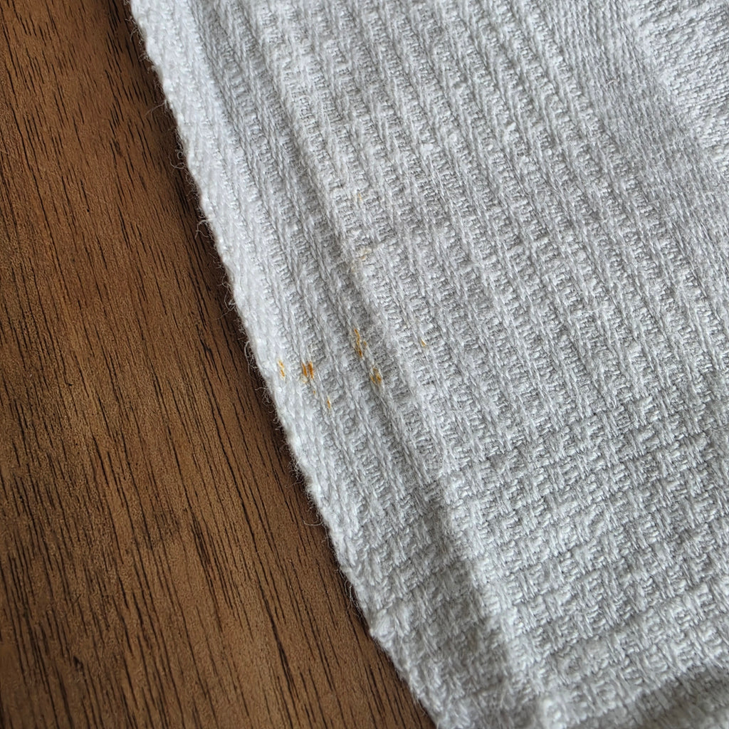 Vintage Leinen-Küchentuch mit rotem Monogramm "P M" - 50x100cm