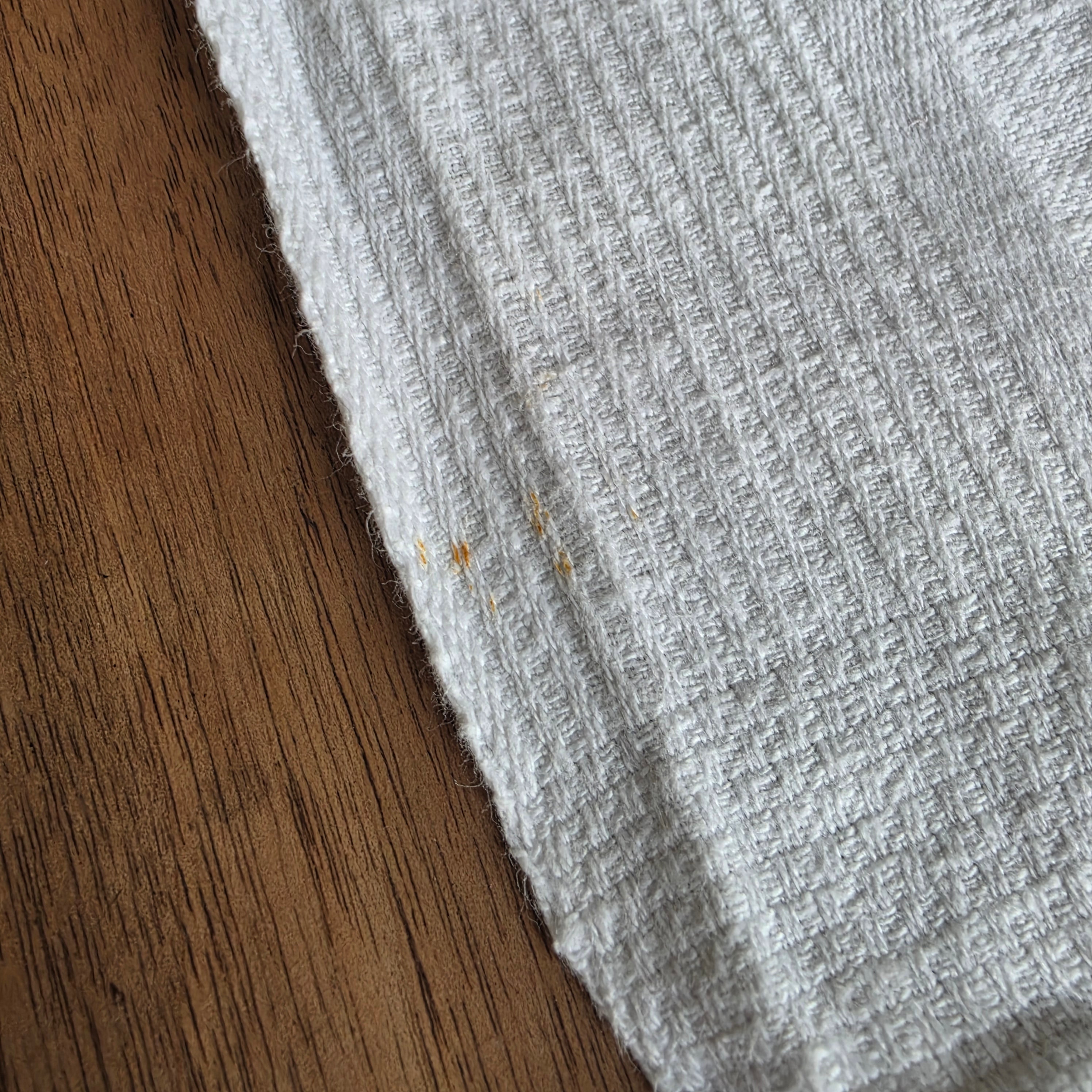Vintage Leinen-Küchentuch mit rotem Monogramm "P M" - 50x100cm