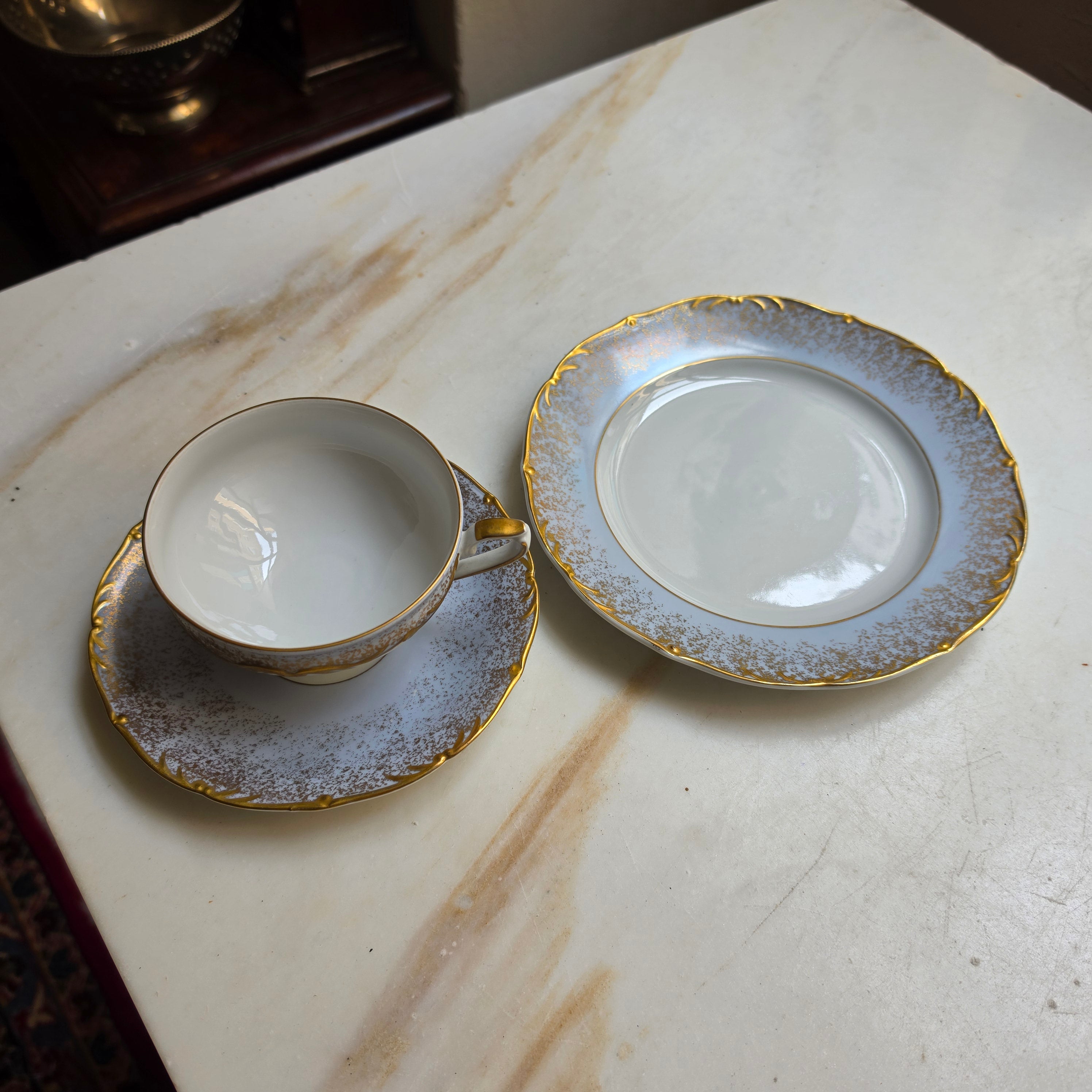 Prachtvolles 3-teiliges Schierholz Plaue Porzellan-Gedeck – Gold-Staub auf Hellblau – Vintage