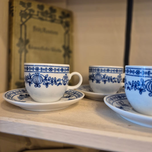 6x Kahla GDR Zwiebelmuster Kobaltunterglasur Mokkatassen mit Untertassen Vintage blau weiß