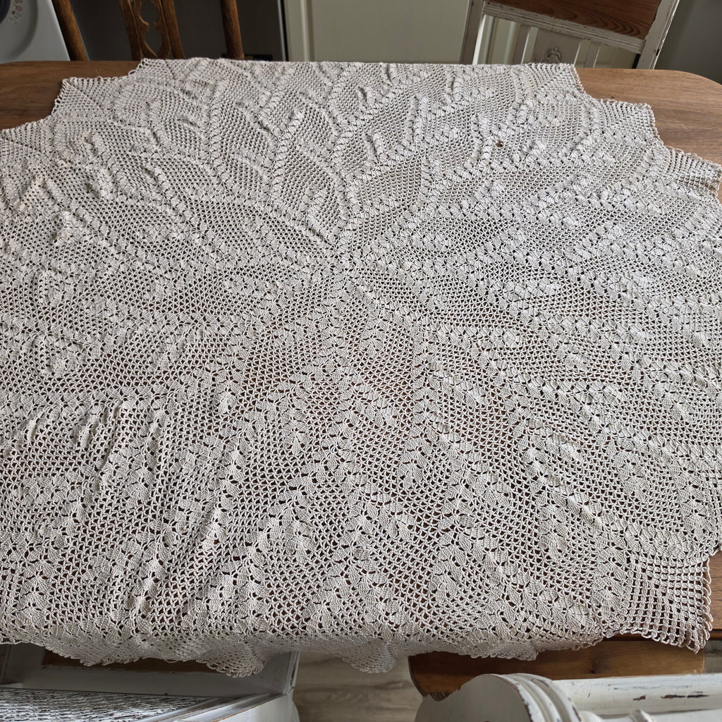 Vintage Häkeldecke Handarbeit - Filigrane Kunsthäkel-Tischdecke Beige/Natur 111cm rund