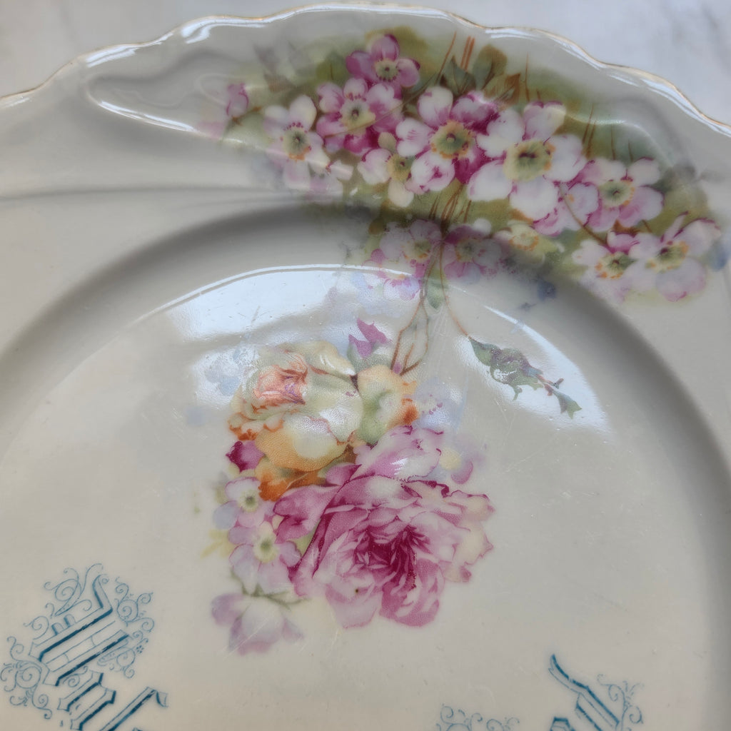 Antiker Porzellan-Brotteller mit Griffen – „Unser täglich Brod gib uns heute“ - Vintage Servierteller Floral