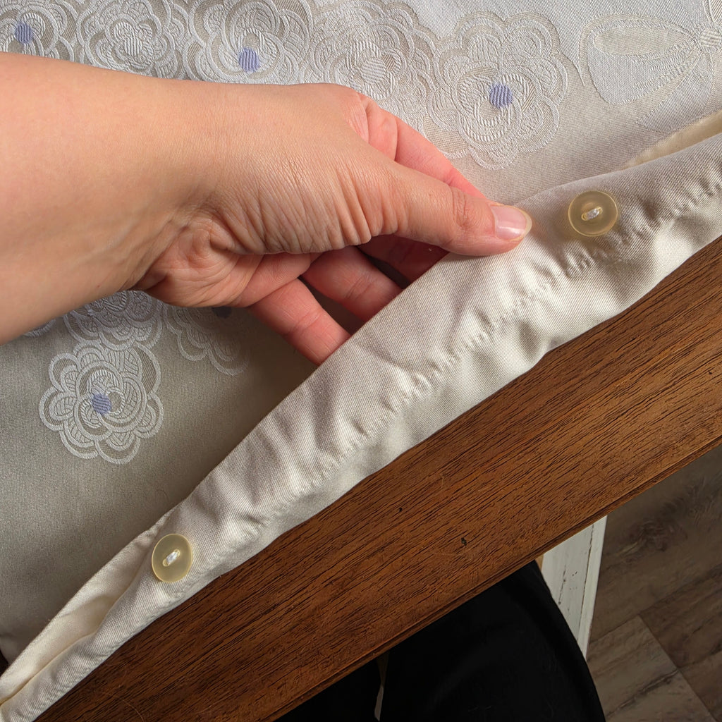 Antiker großer Jugendstil Kopfkissenbezug mit Häkelspitze 75x80cm Baumwolle wei Vintage Kissenbezug mit floraler Relief-Webung & Schleifendetails – Creme
