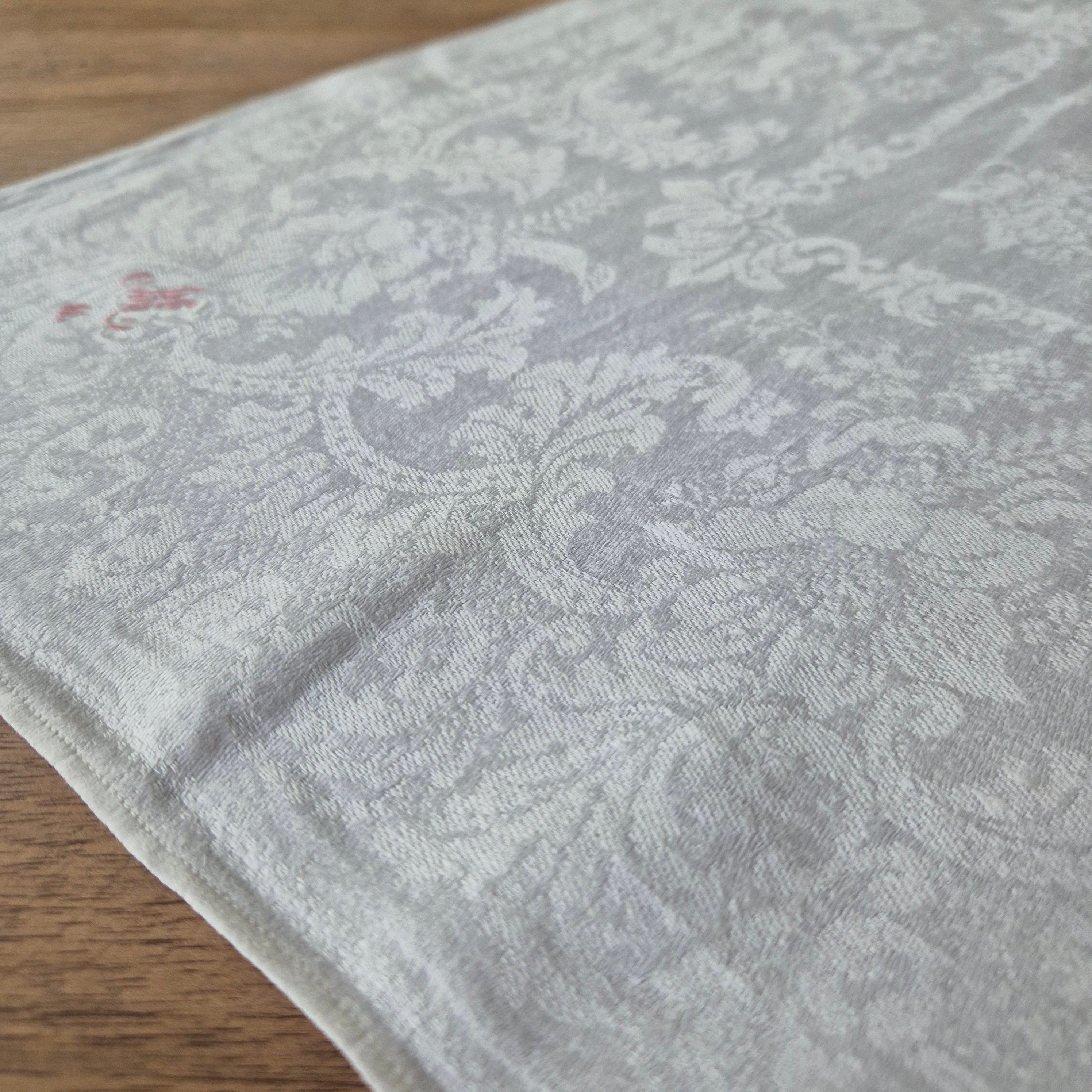 Antike Jugendstil Serviette oder Mitteldecke mit roten Monogramm M.K.