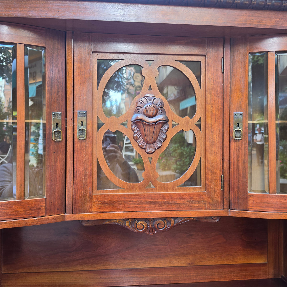 Antikes Küchenbuffet aus Echtholz – Jugendstil Anrichte mit Vitrine & Schnitzereien