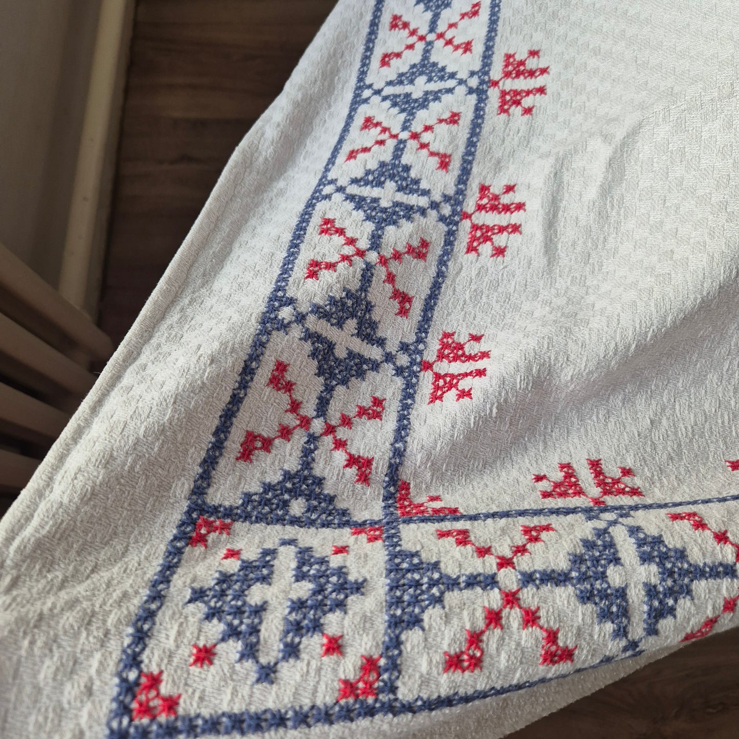 Antike Leinen Baumwolle Tischdecke 150x190cm weiß mit Kreuzstickerei blau rot