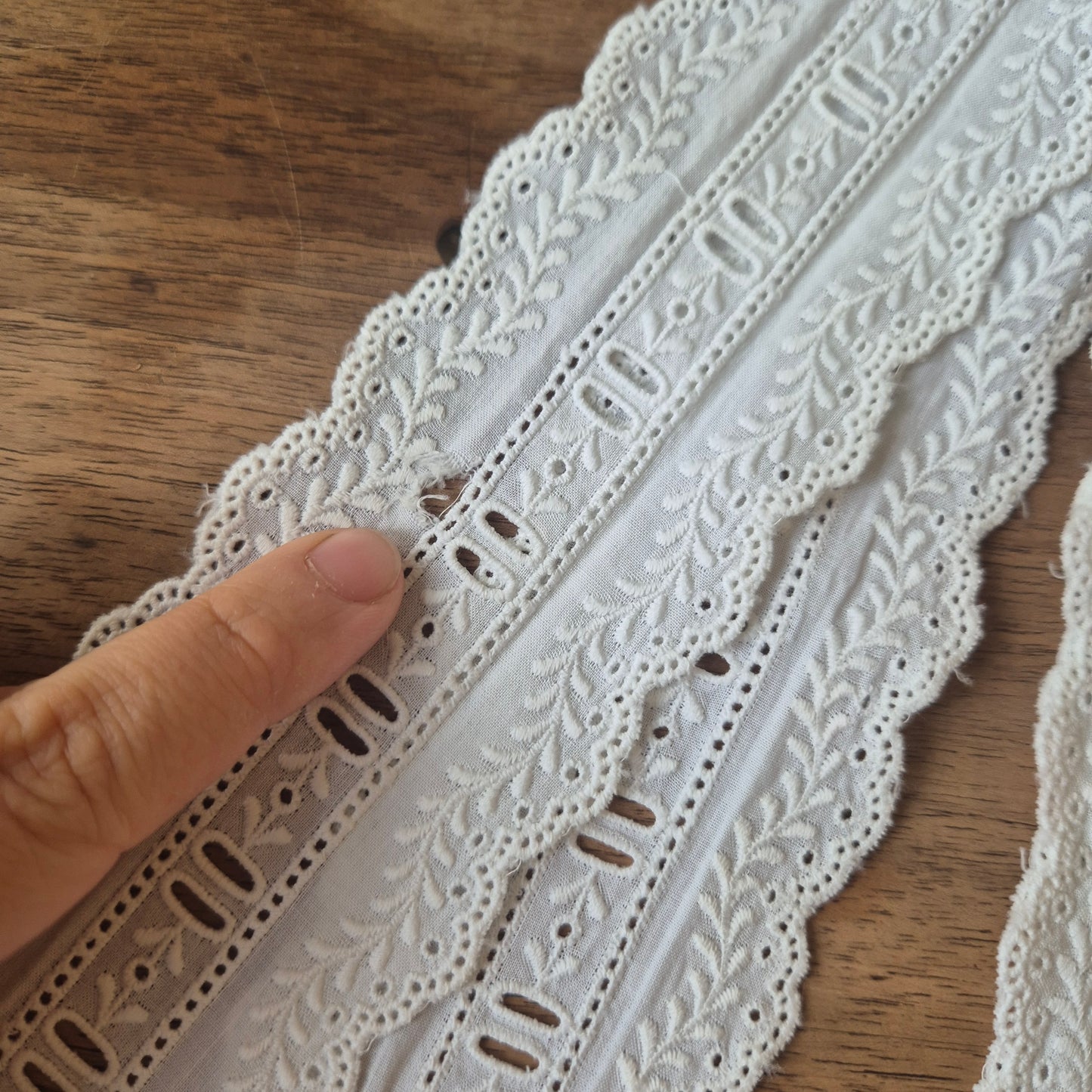 1x Antike Spitze Borte Gardinenhalter, Raffhalter Band mit Stickerei 160x6cm  (kleines Loch)