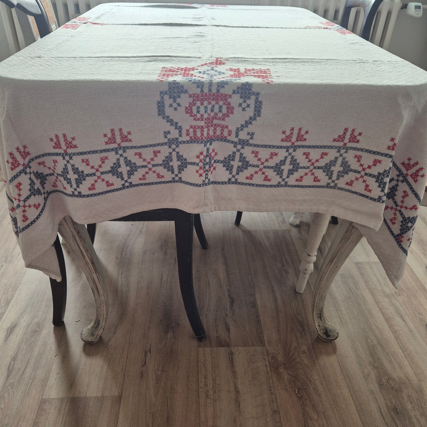Antike Leinen Baumwolle Tischdecke 150x190cm weiß mit Kreuzstickerei blau rot