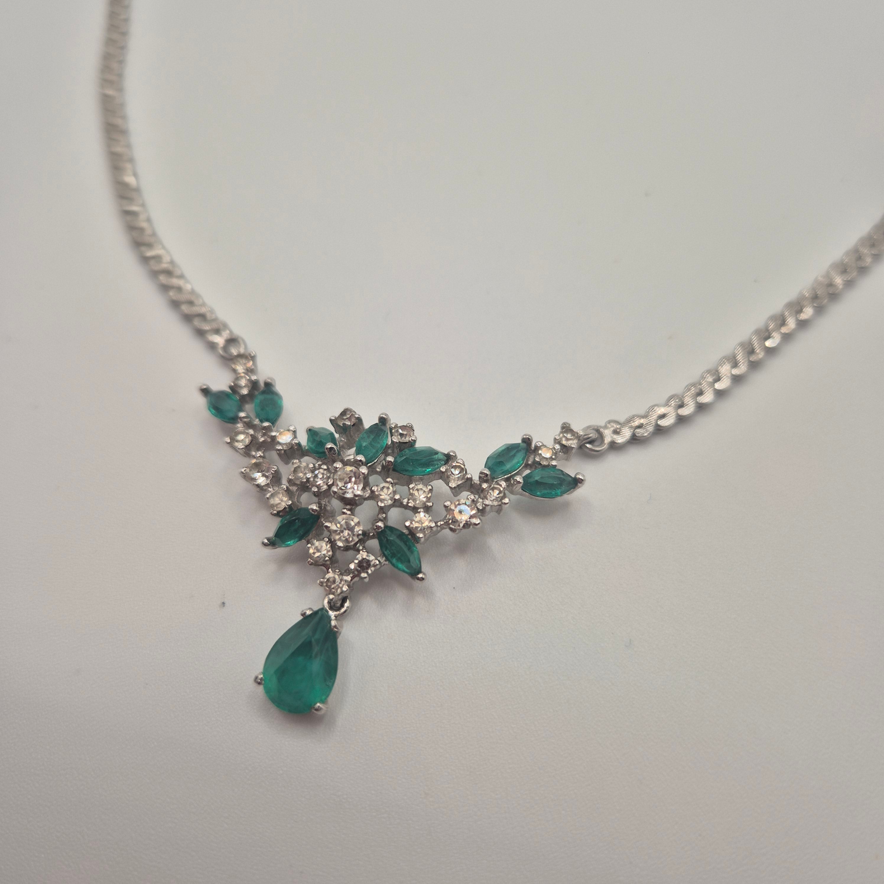 Prachtvolles Vintage-Collier – Smaragdgrüne Eleganz im Royal-Stil