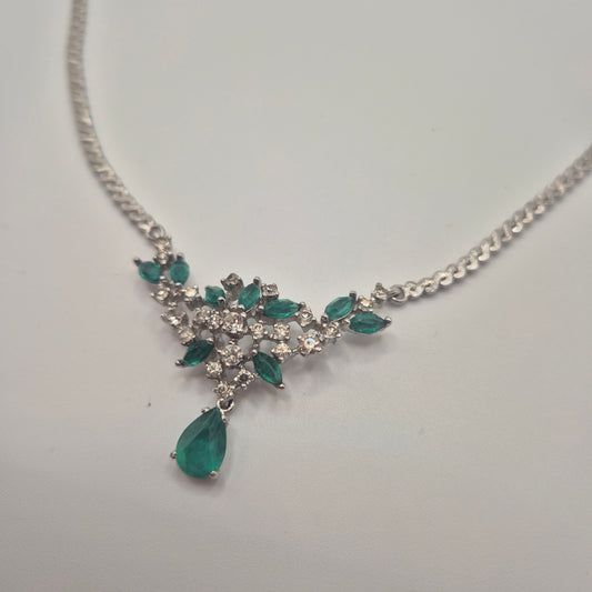 Prachtvolles Vintage-Collier – Smaragdgrüne Eleganz im Royal-Stil