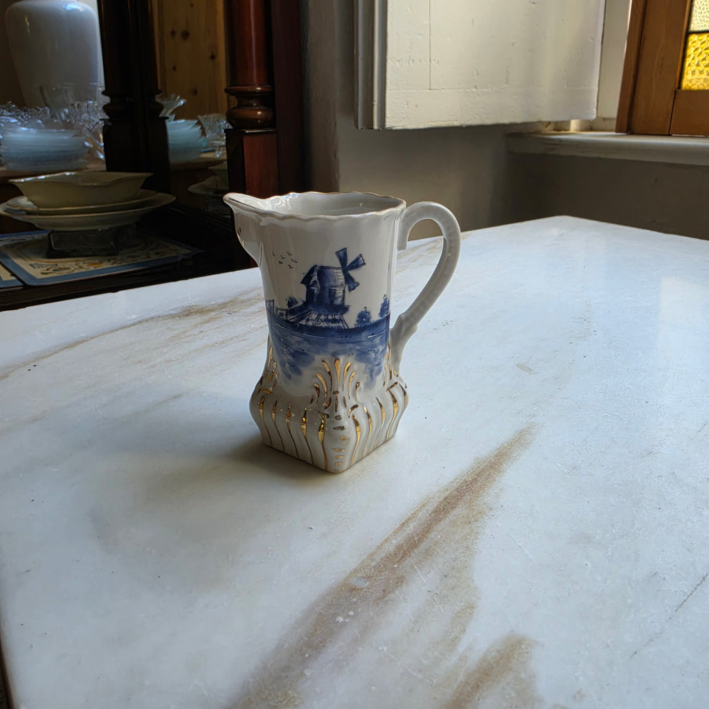 Sehr altes handbemaltes Milchkännchen Milchkanne Porzellan Weiß/Blau Holland Mühlen